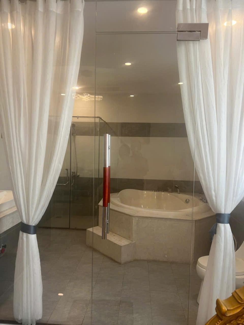 White Diamond - Airport 3*