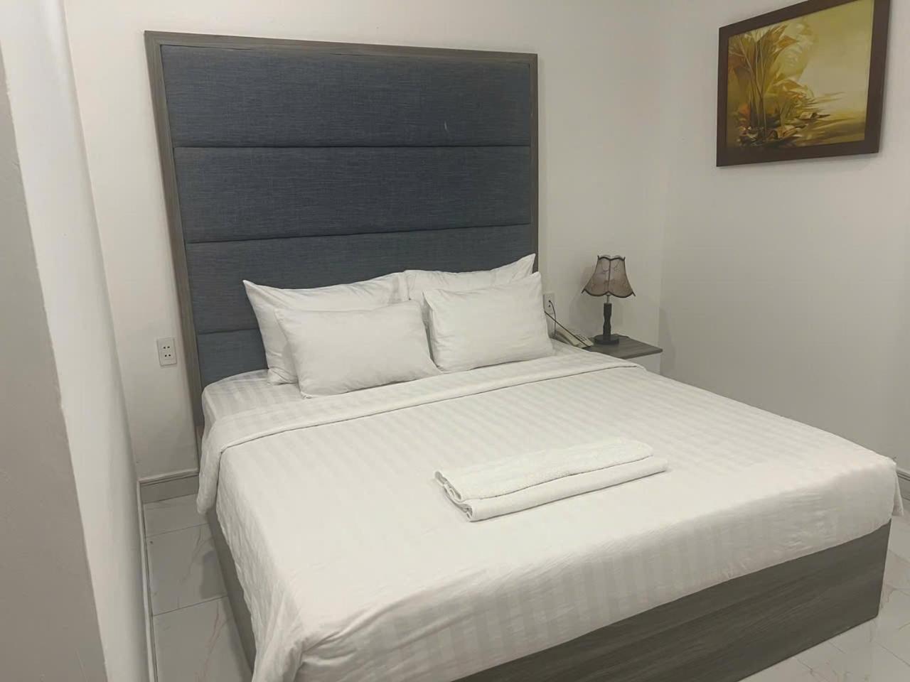 White Diamond - Airport 3*
