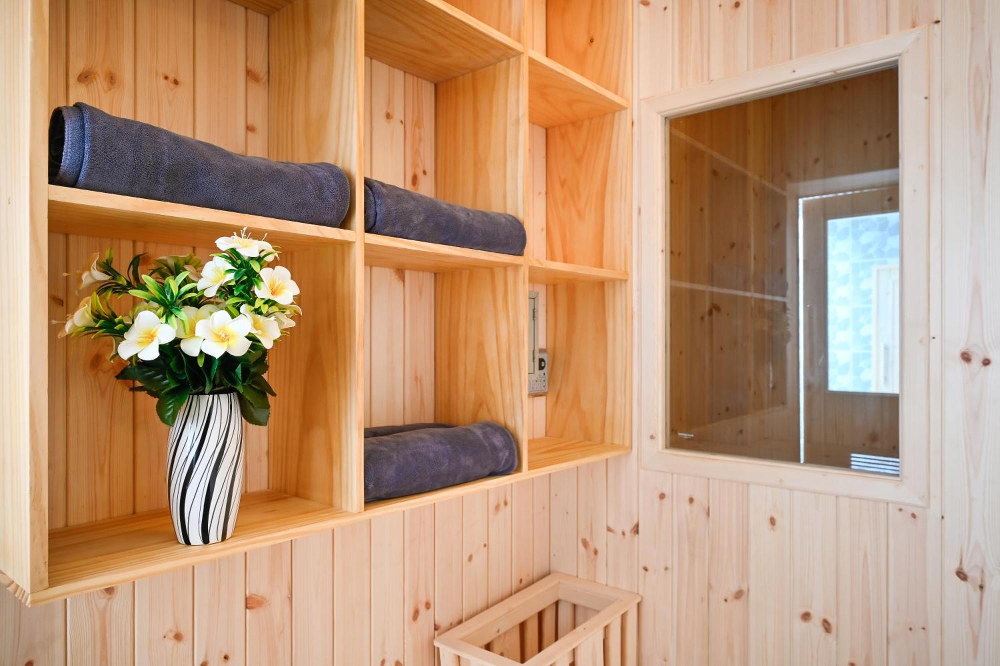California Saigon & Rooftop Pool 3*