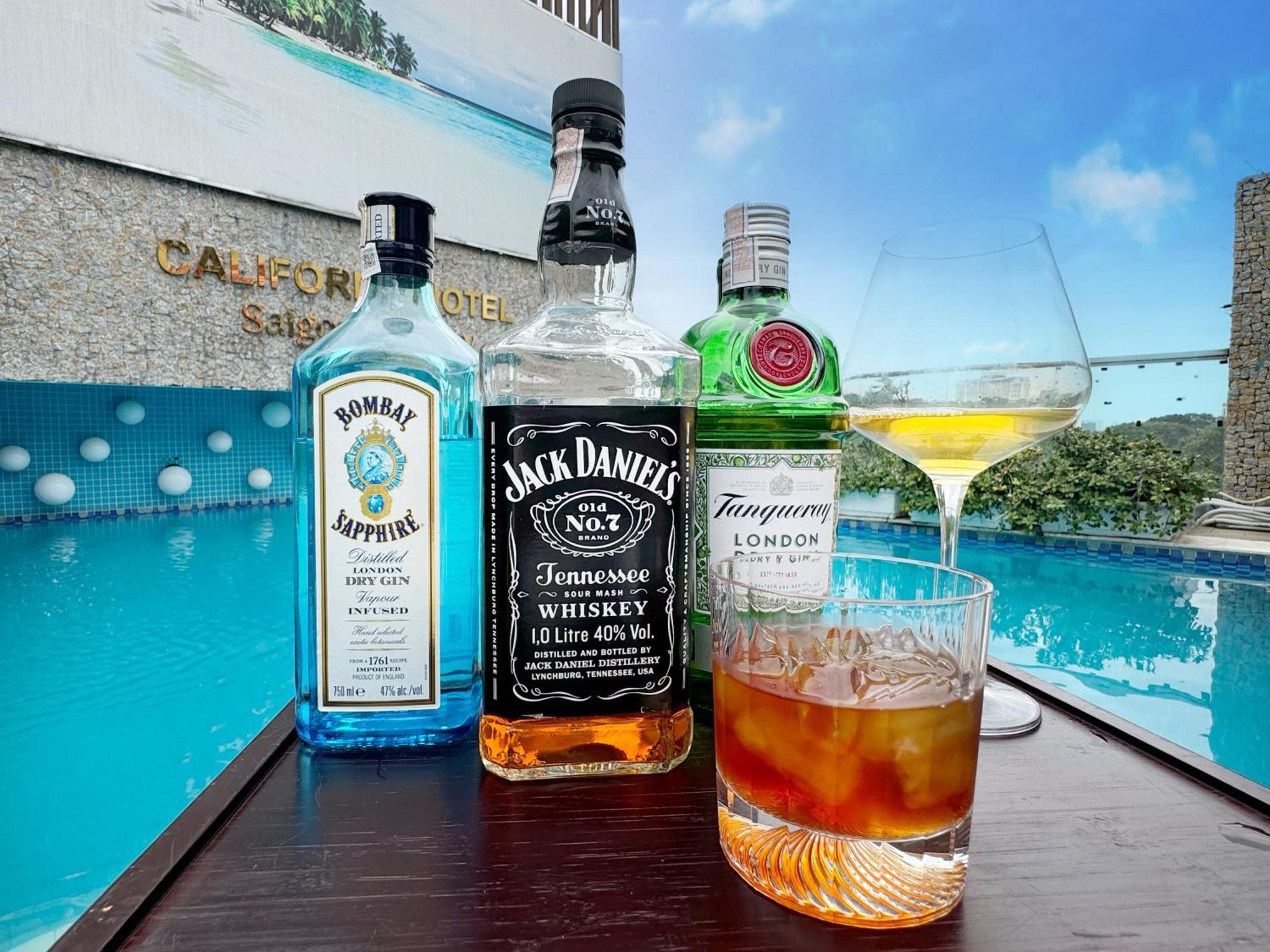 California Saigon & Rooftop Pool 3*