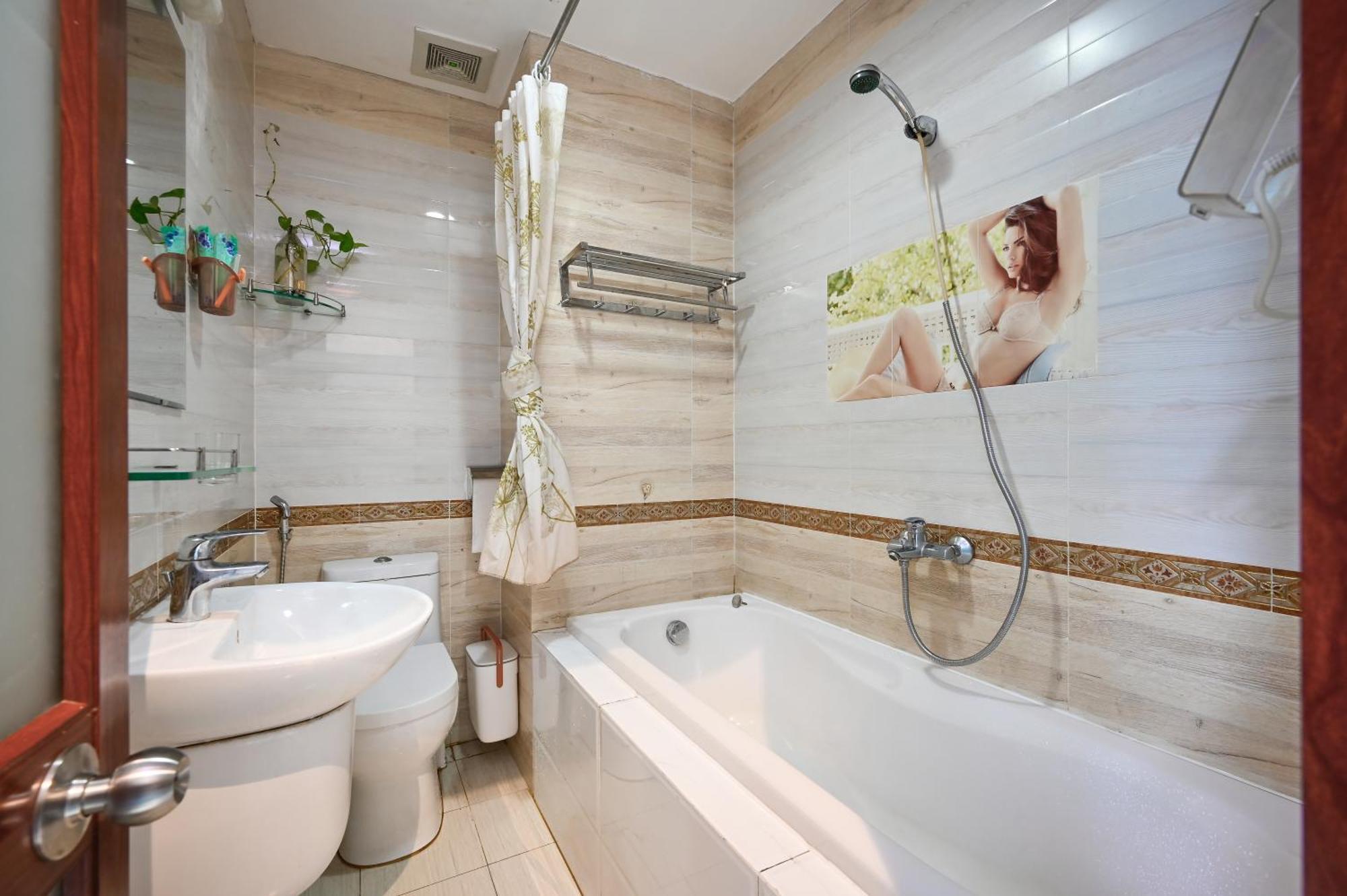 Ly Ly Hotel 3*