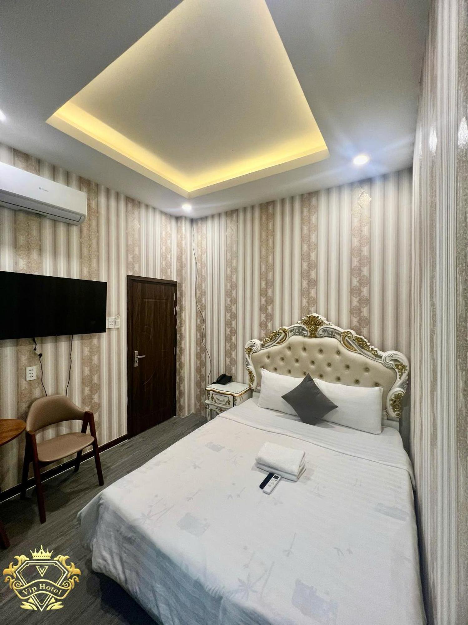 Vip Hotel *