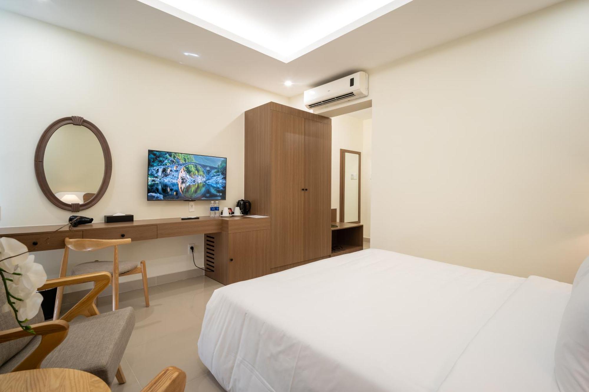 The Hub - Airport Hotel
