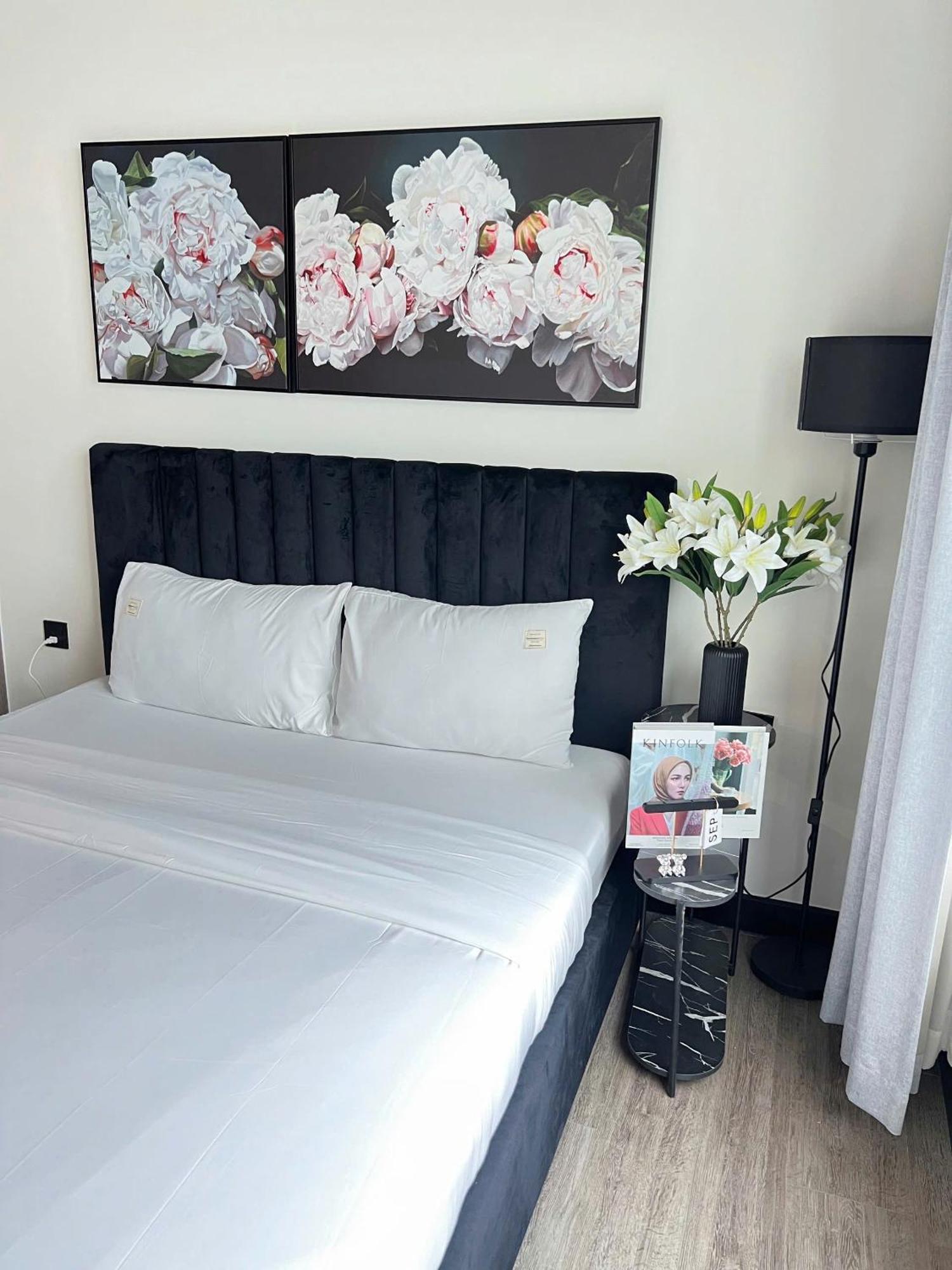 Luxury Delasol Studio- Free Infinity Pool- Near District 1- T-housing Apartment Ho Chi Minh City