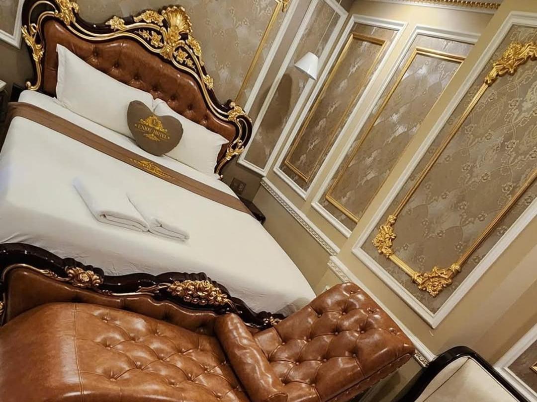 Rosa Love hotel *