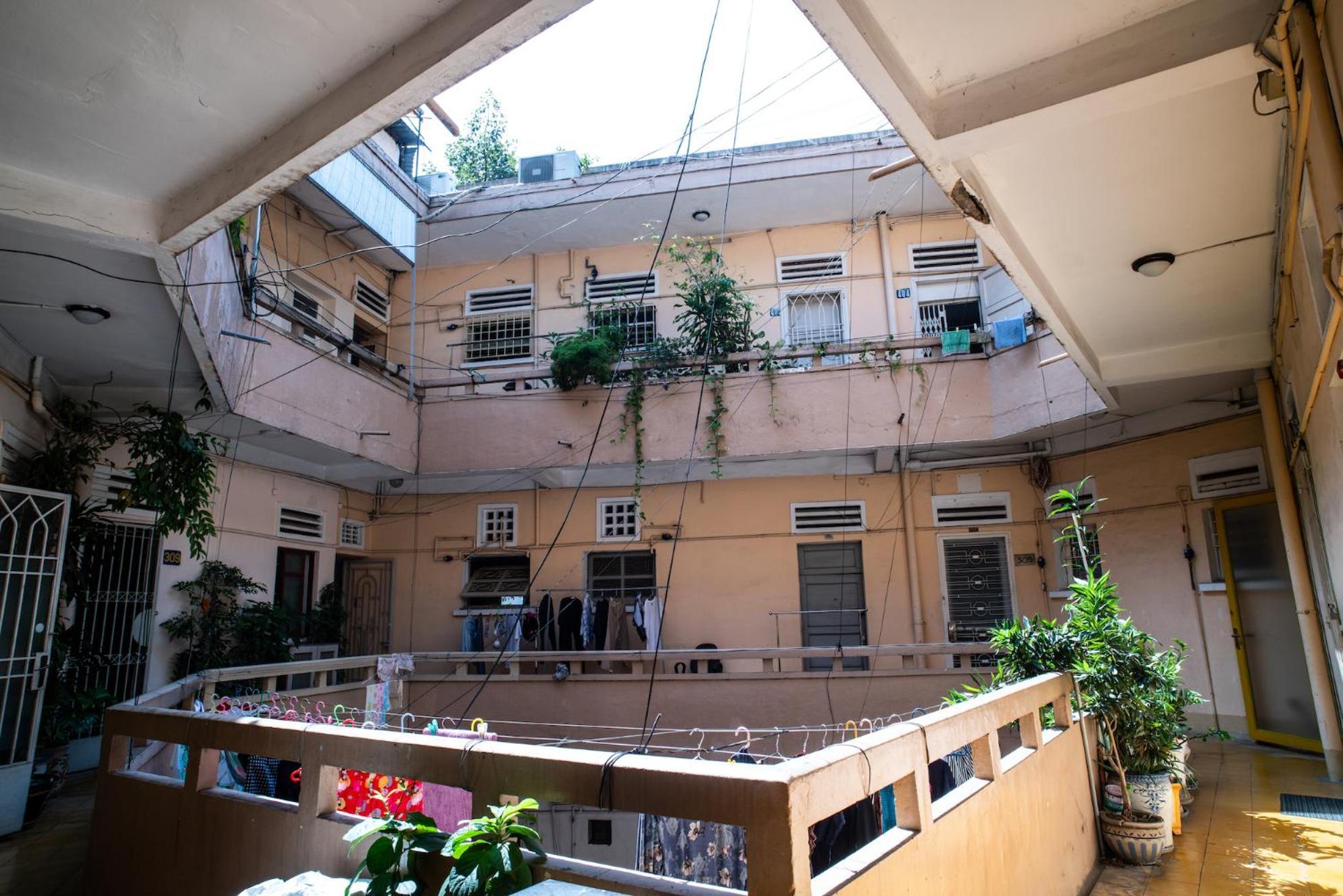 Retro Flat Near Nguyen Hue By Circadian *