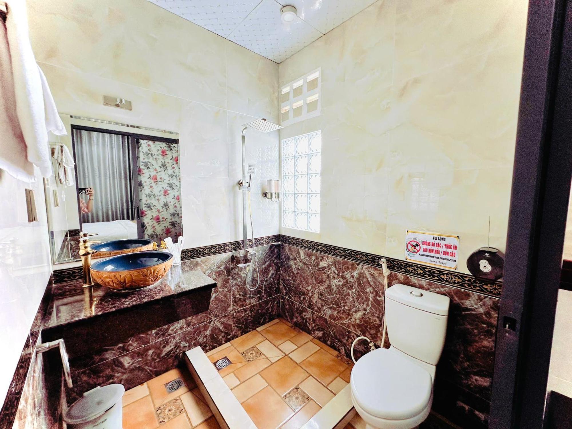 Khach San Hoang Thanh Thuy 4 Hotel *