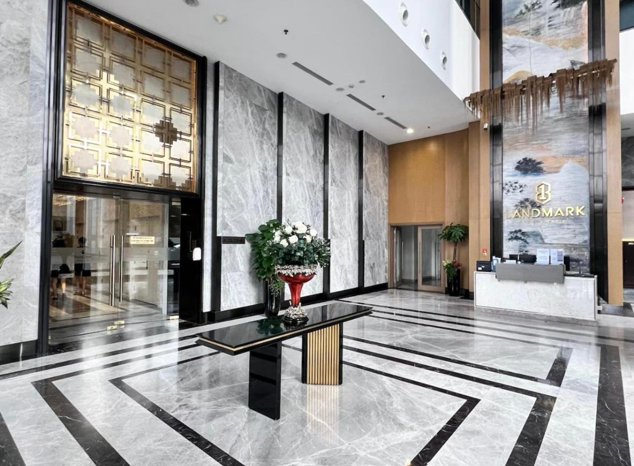 Pangsapuri Inside Landmark81 Tallest Building *