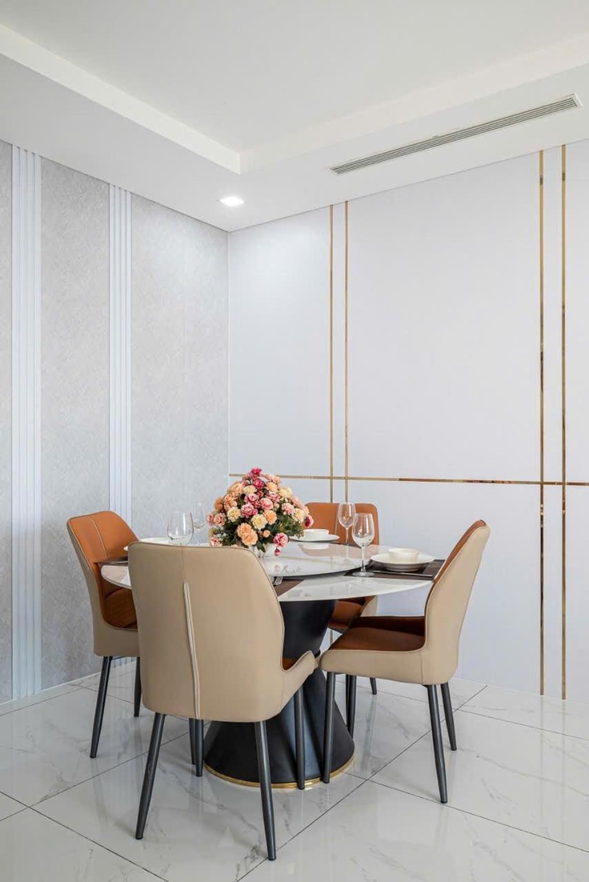 Apartment Bedrooms At Landmark - Vinhomes