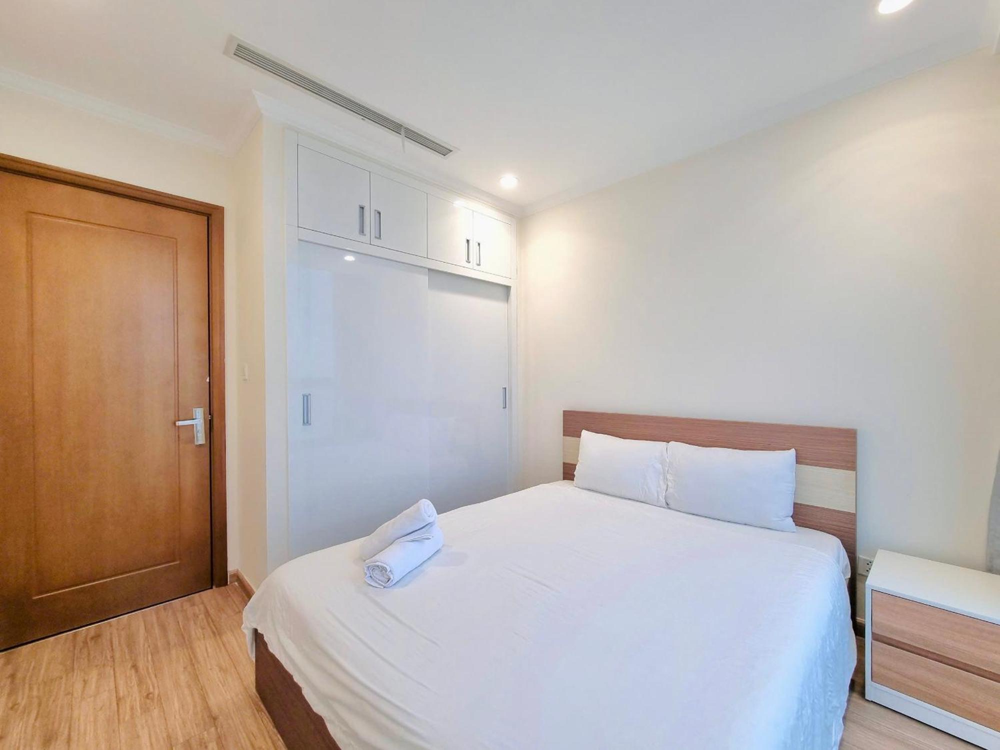 Bedrooms At Landmark - Vinhomes Apartment *