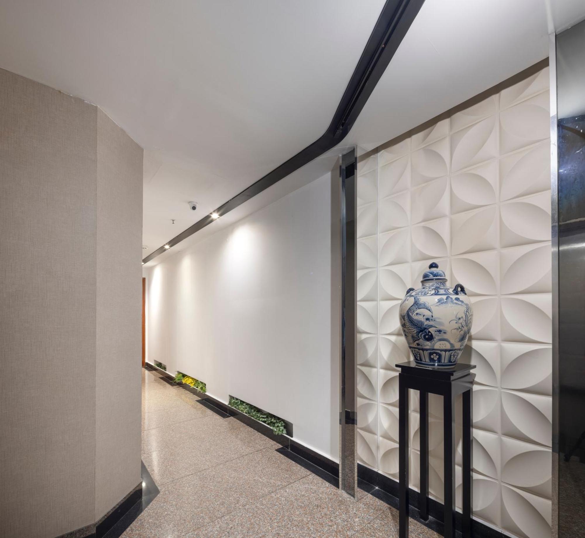 White Lotus Saigon Hotel