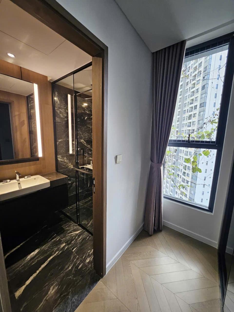 Hotel Lumiere View In Hcm *