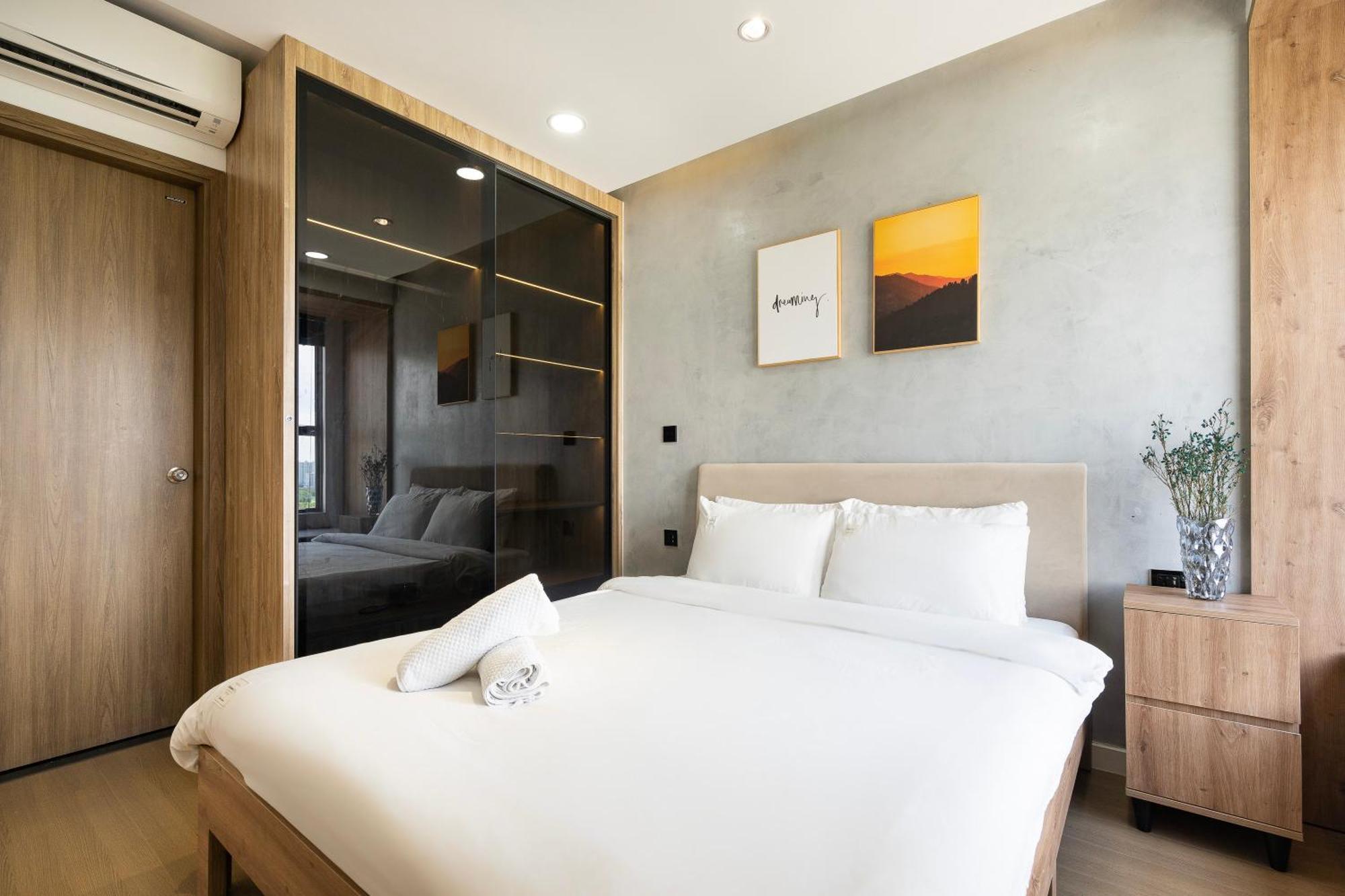 River Panorama 2 Bedroom Luxury District 7