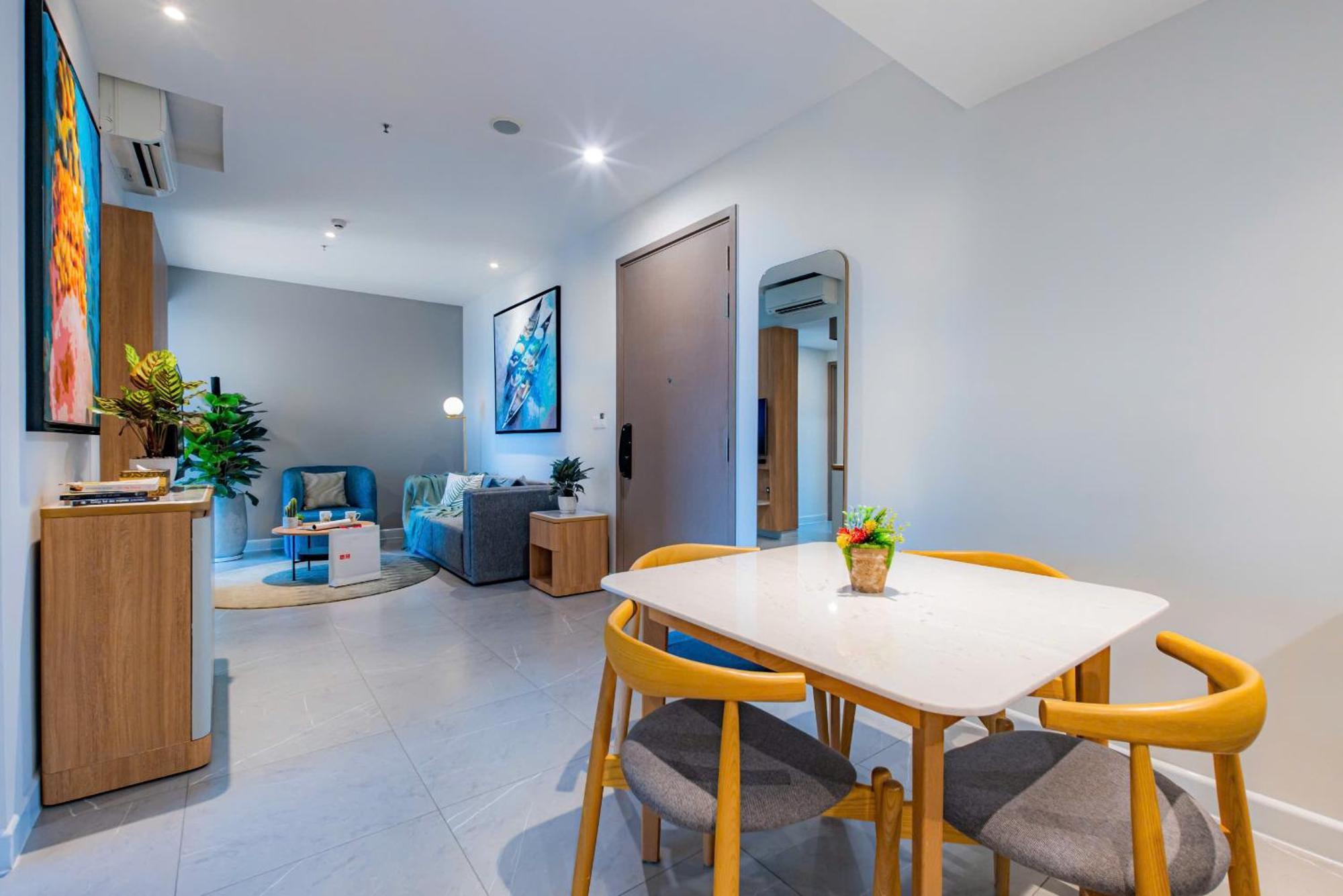 Modern District 1 2br&3br D1&zenity Outdoor Jacuzzi Pool Apartment