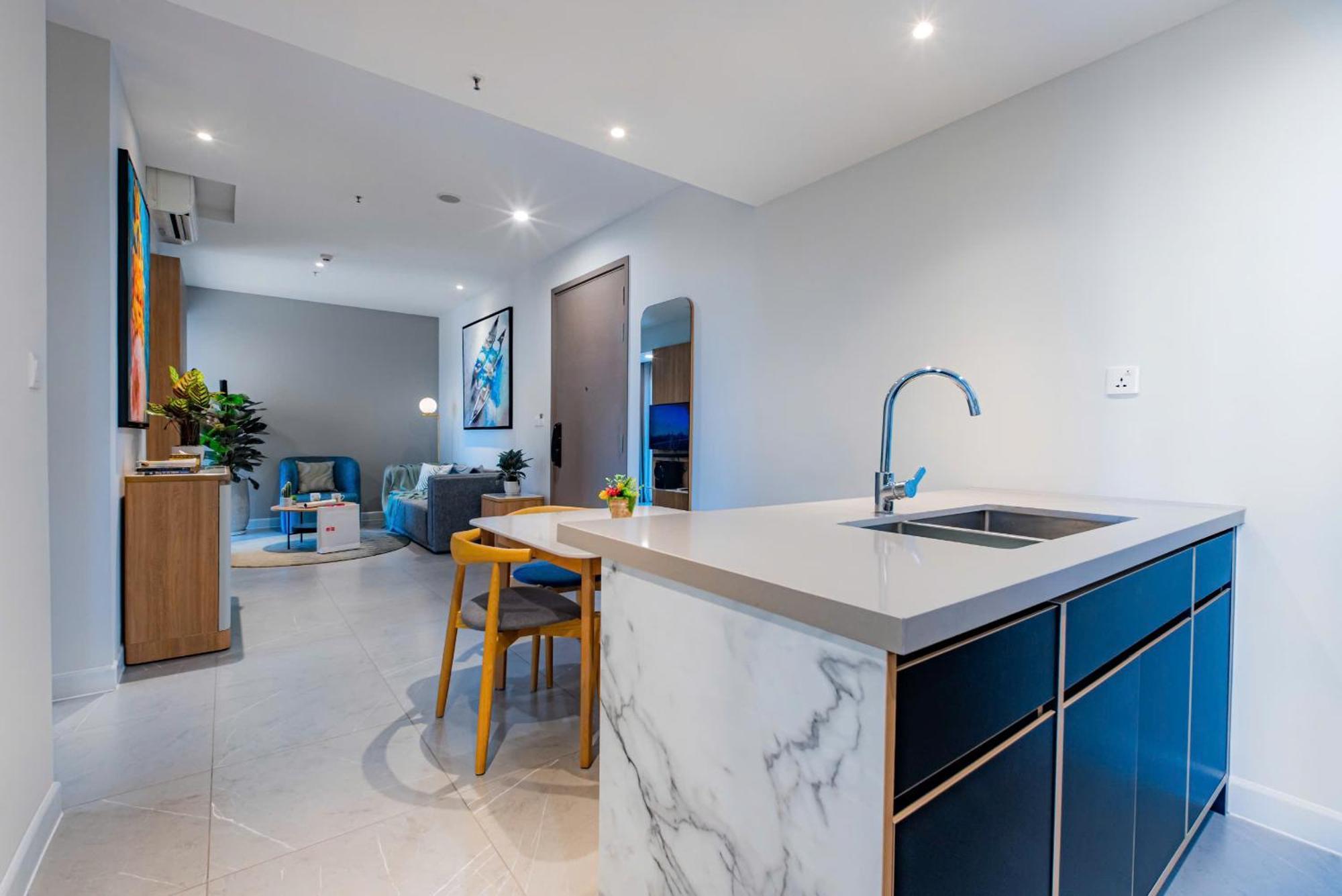 Modern District 1 2br&3br D1&zenity Outdoor Jacuzzi Pool Apartment