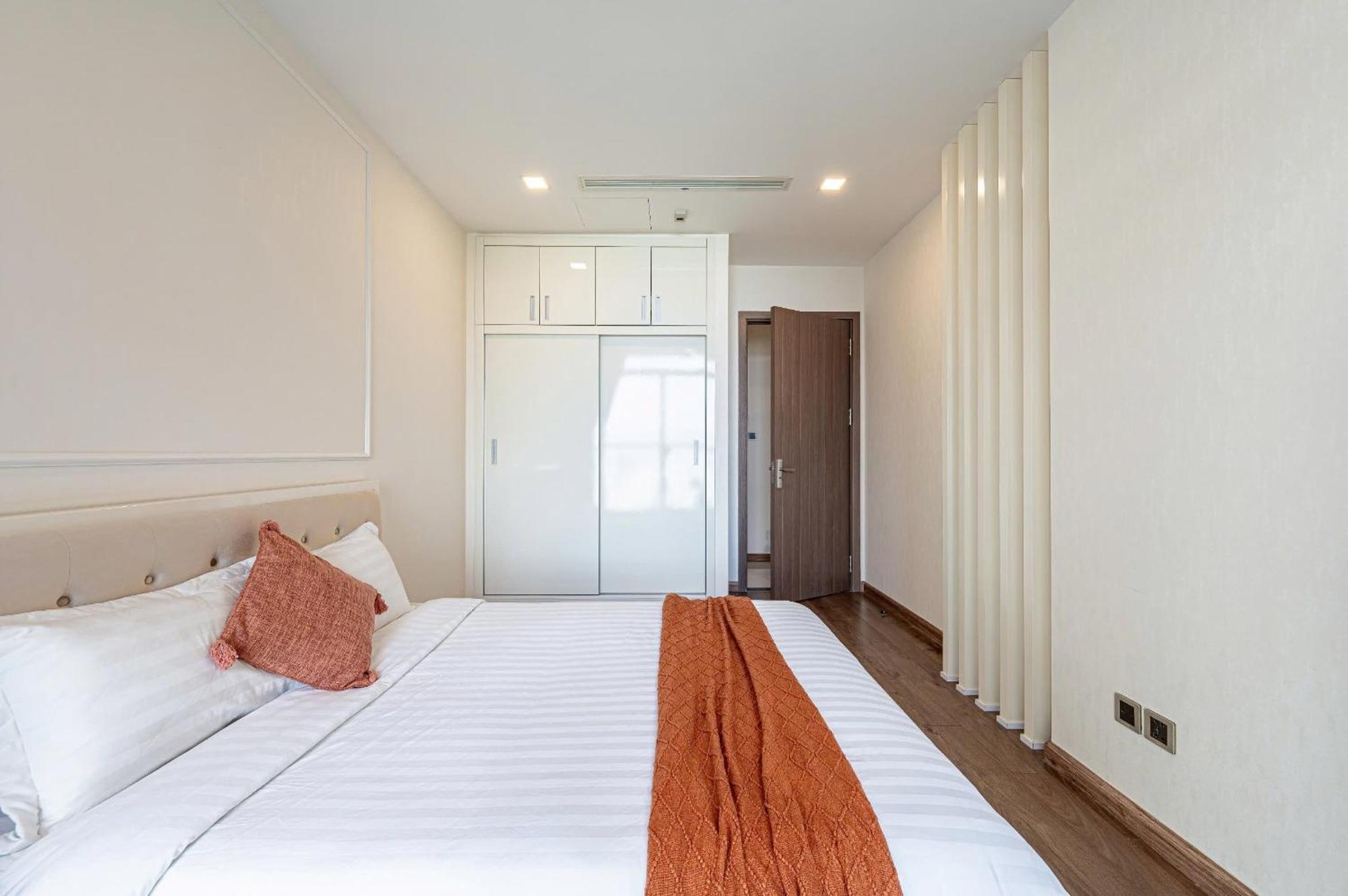 Bedrooms At Landmark - Vinhomes Apartment *