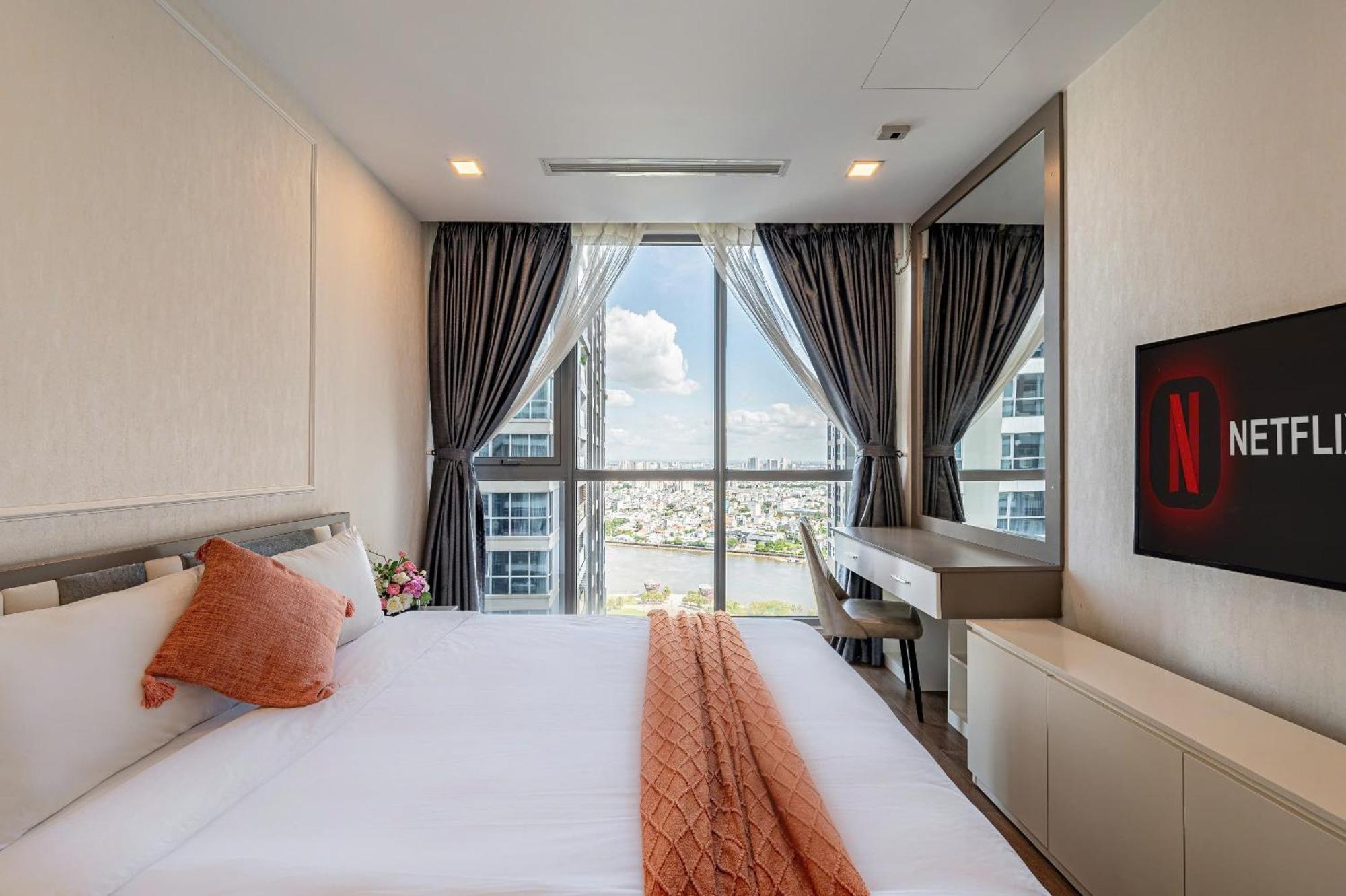 Bedrooms At Landmark - Vinhomes Apartment *