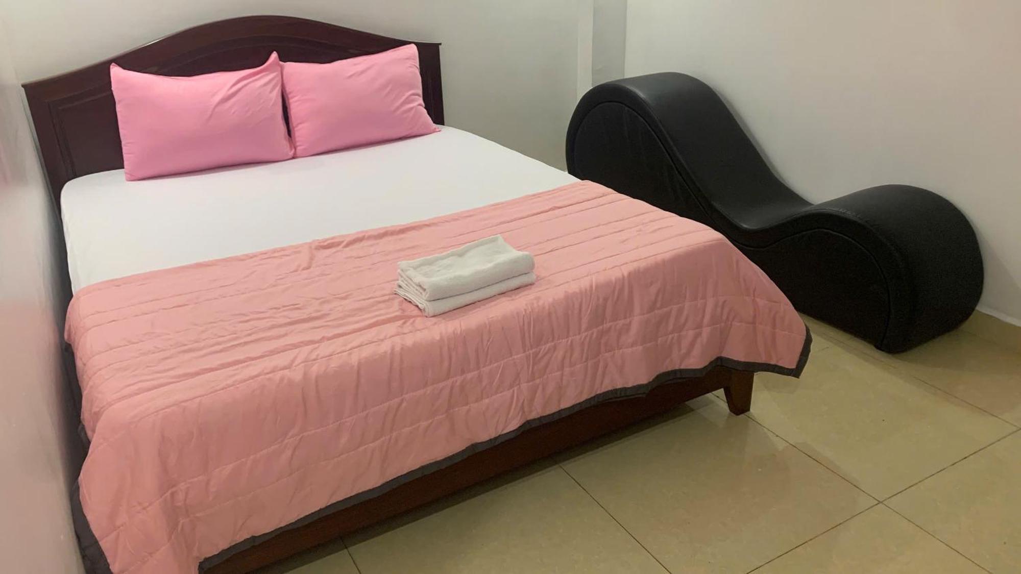 Love hotel Hoang Phat *