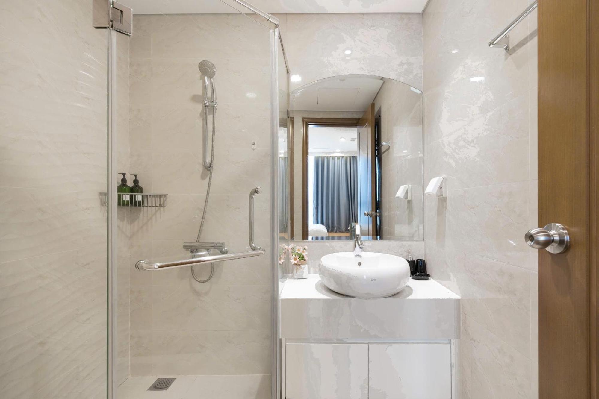 Apartment Landmark Galaxy - Vinhomes Park Ho Chi Minh City