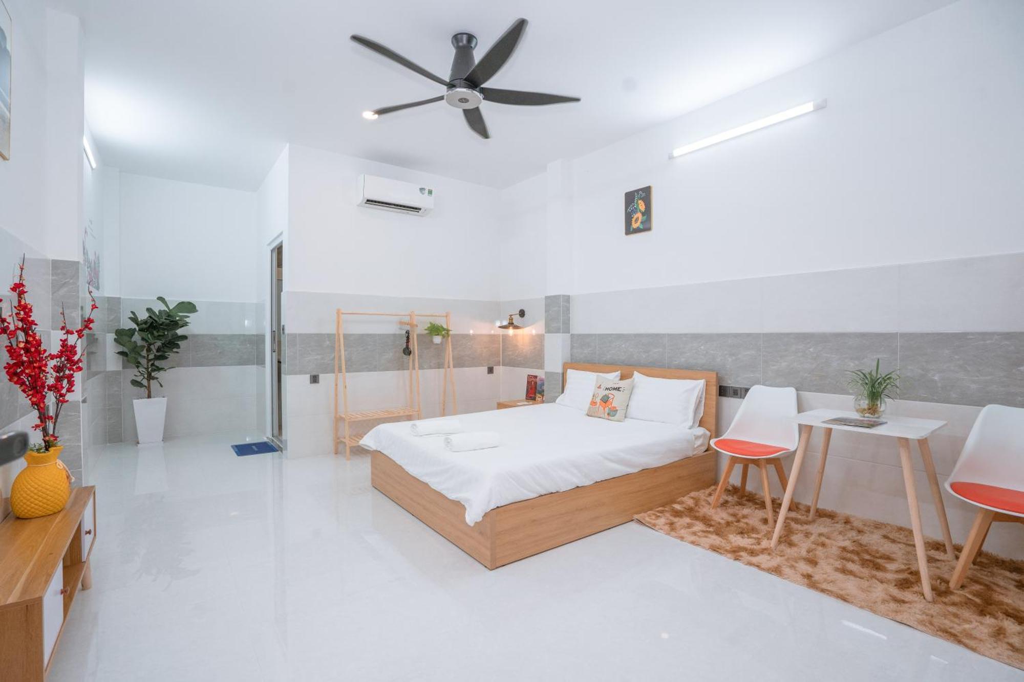 Aloha Saigon Premium By Local Travel Experts - Newly Opened, Less-touristy Location, Spacious Rooms, Glass Shower Bathroom, Free Breakfast & Walking Tour *