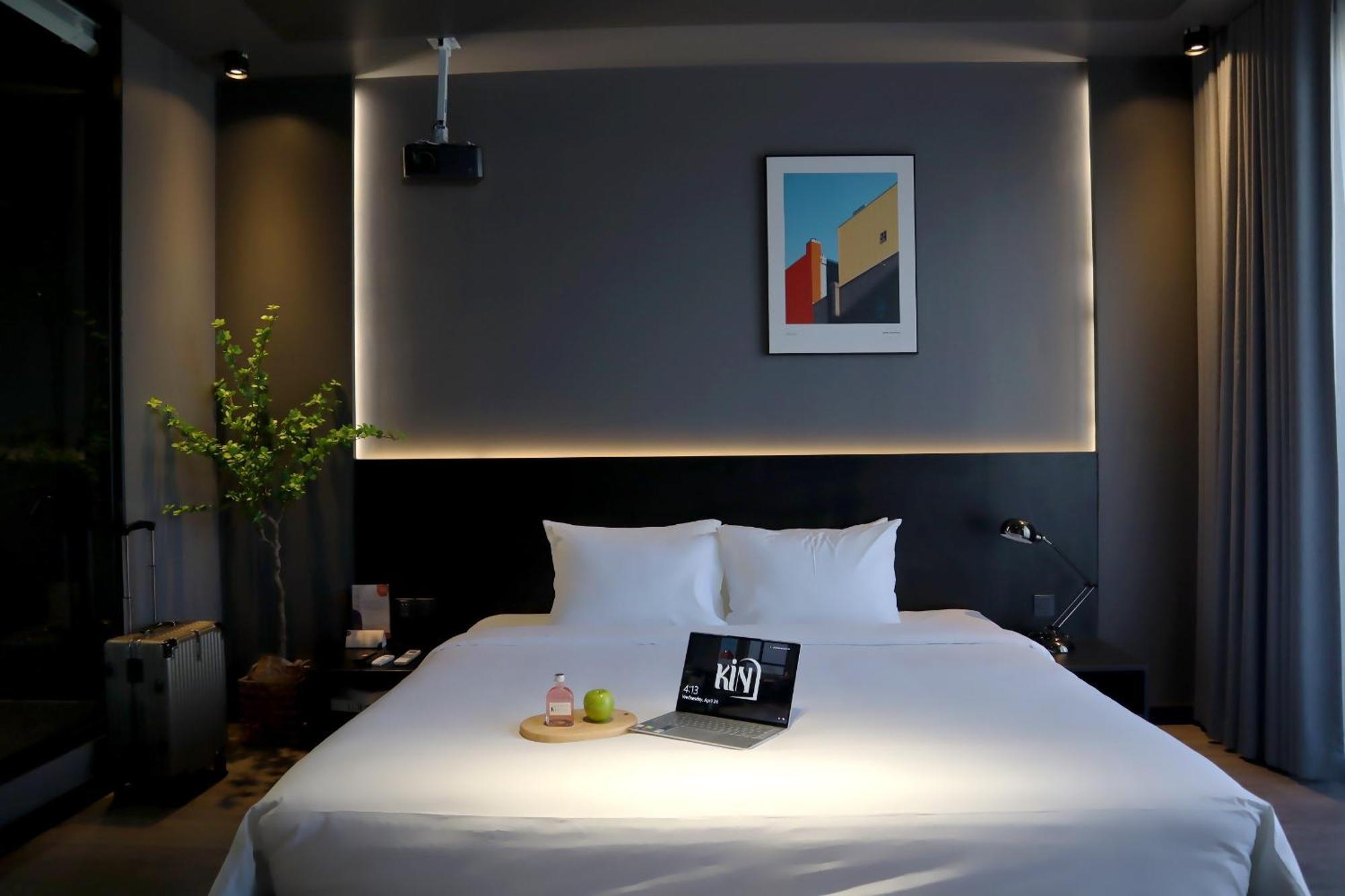 Kin Wander Tan Binh, The Mountain * Ho Chi Minh City