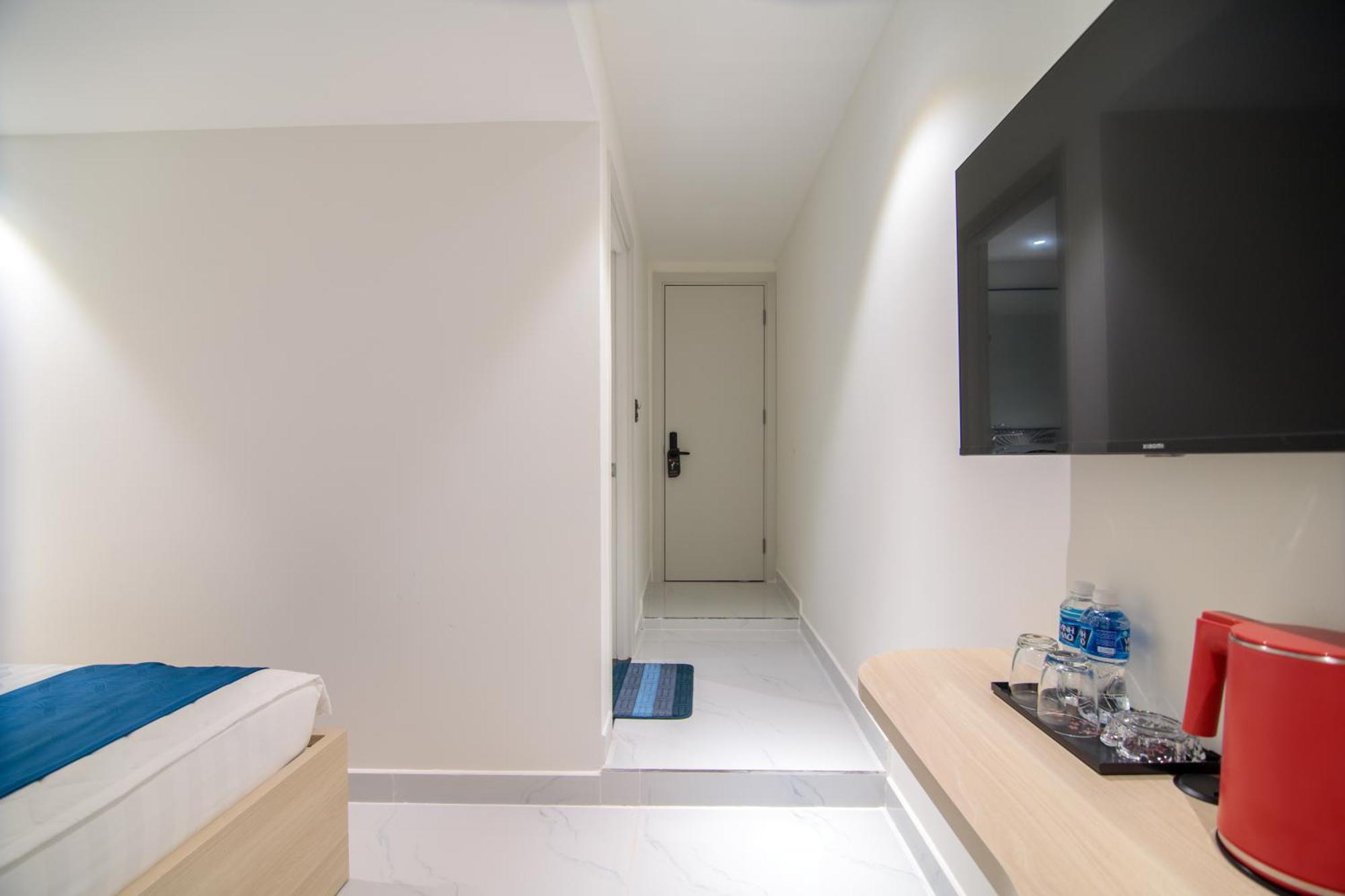 Bin Bin 11 Near Island Diamond * Ho Chi Minh City