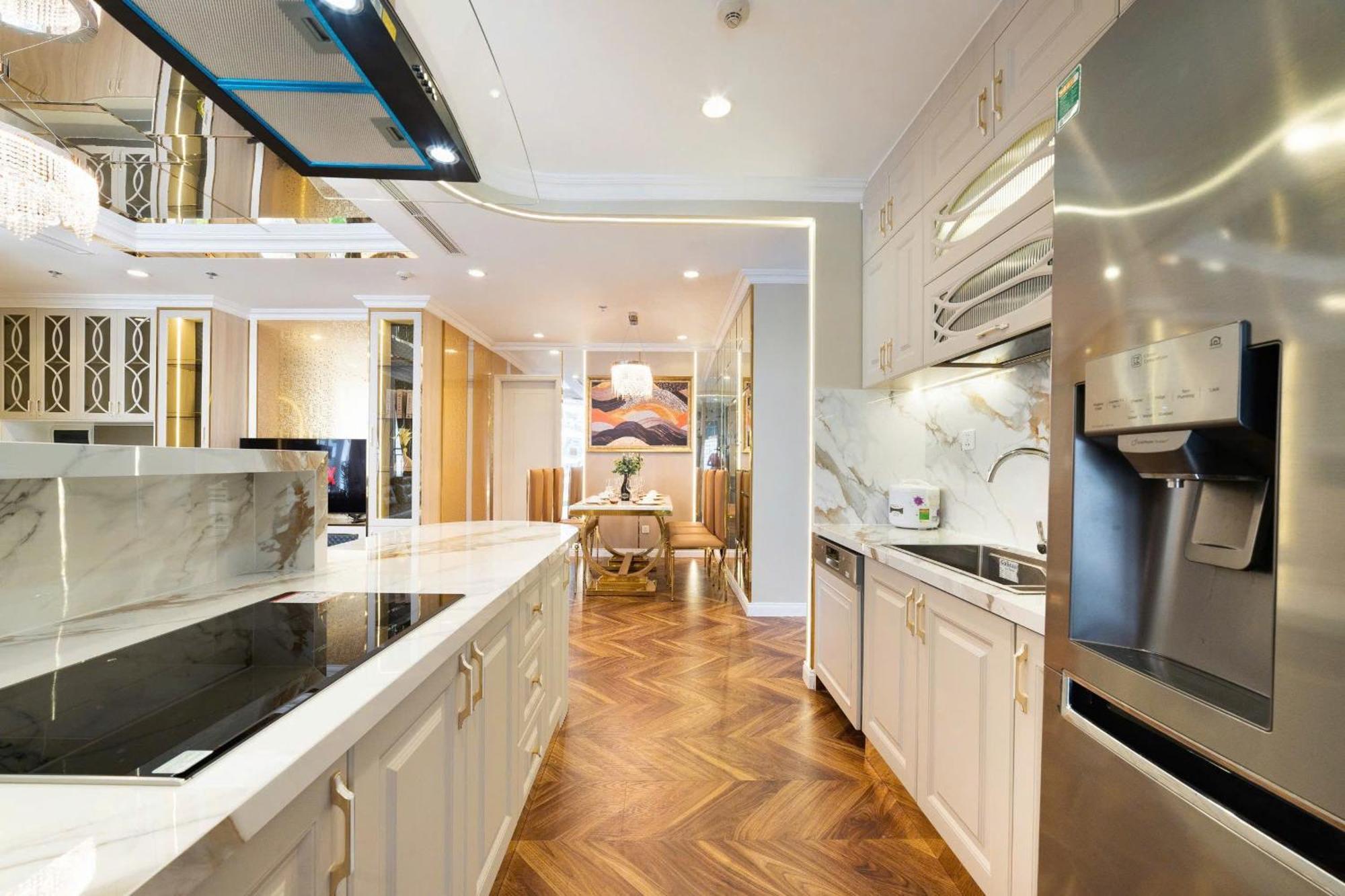 Luminous Landmark Apartment