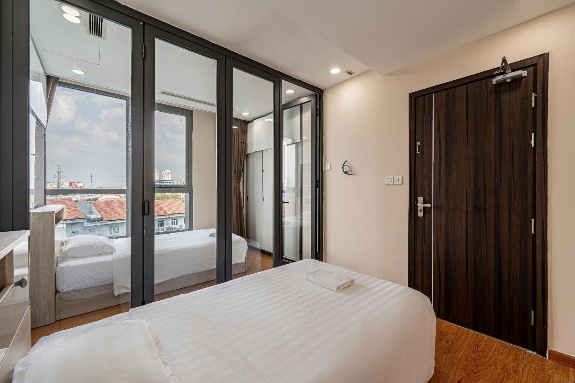 Luminous Landmark Apartment *