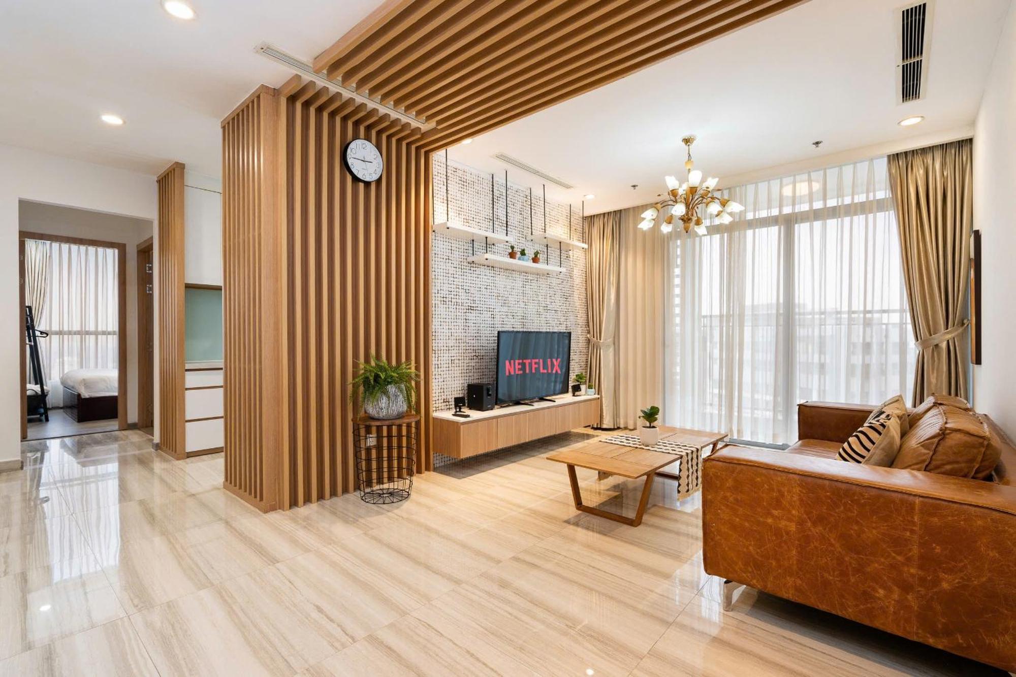 Luminous Landmark Apartment *