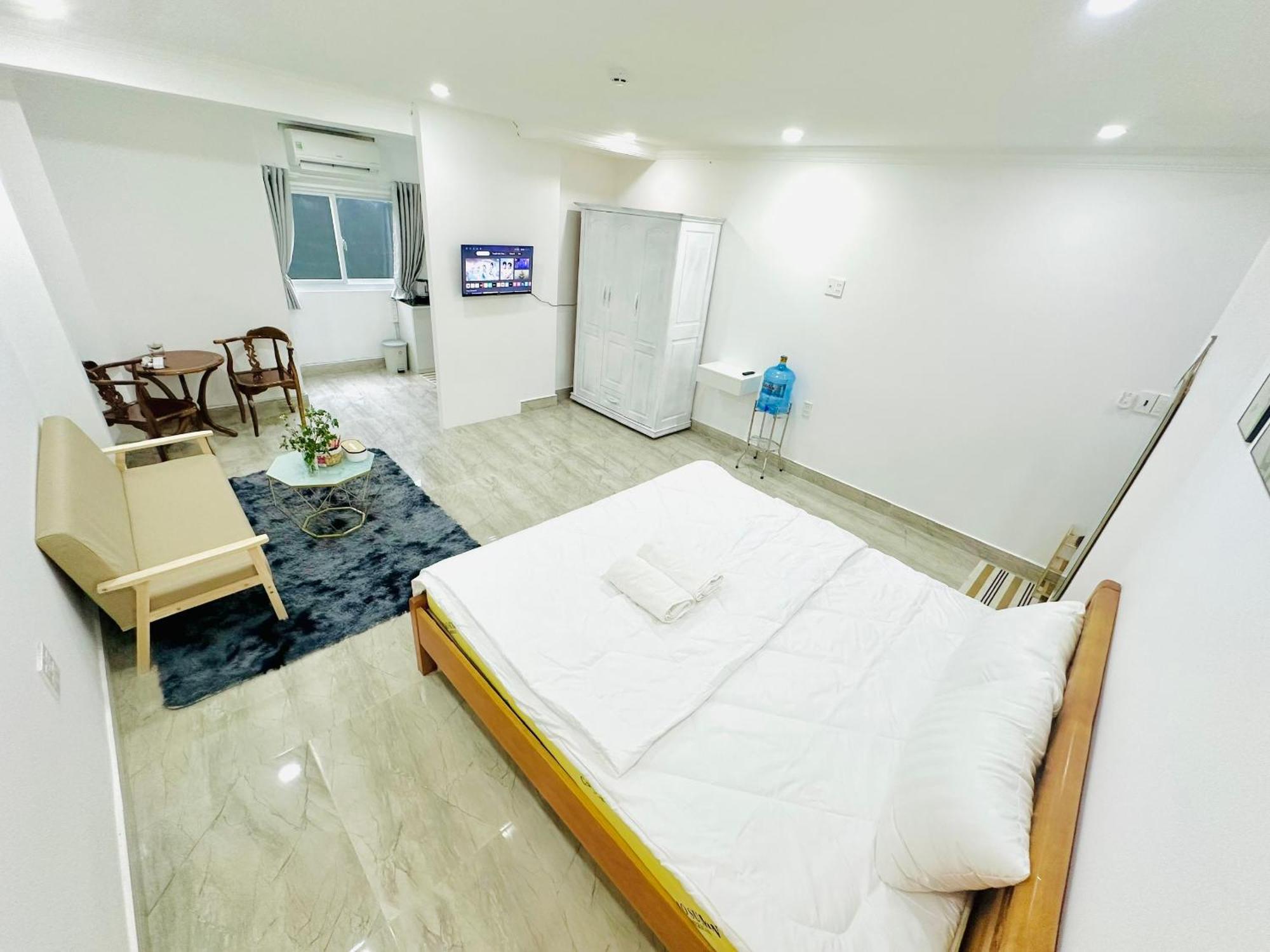 I Riverside 202b I Spacious With Kitchen Apartment *
