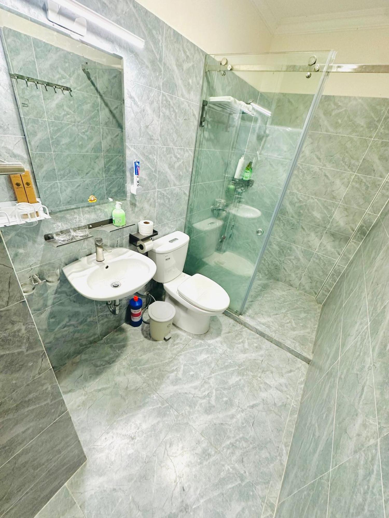 I Riverside 202b I Spacious With Kitchen Apartment *