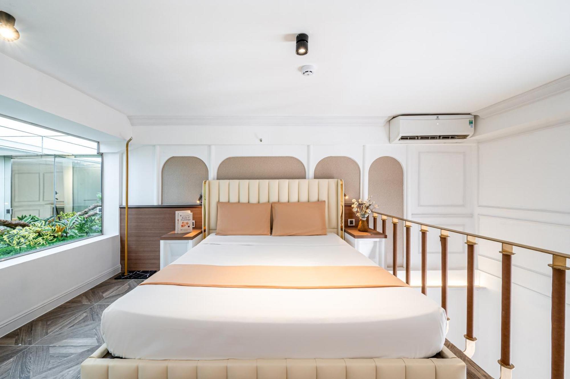 Cozrum Lux - Sonata Imperial * Ho Chi Minh City