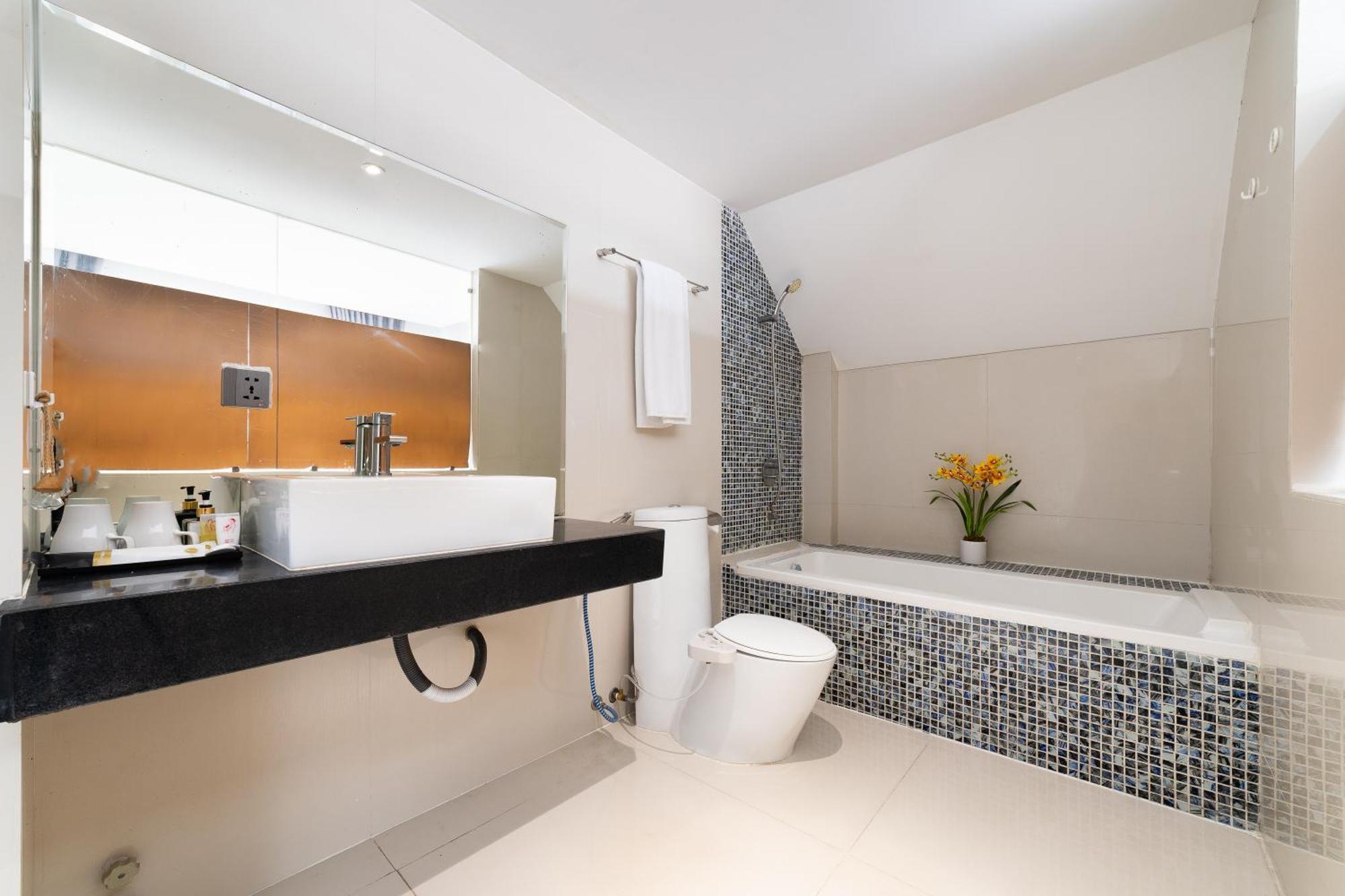 Dancentre Luxury Near Secc Formerly Sunshine Garden Apartment *