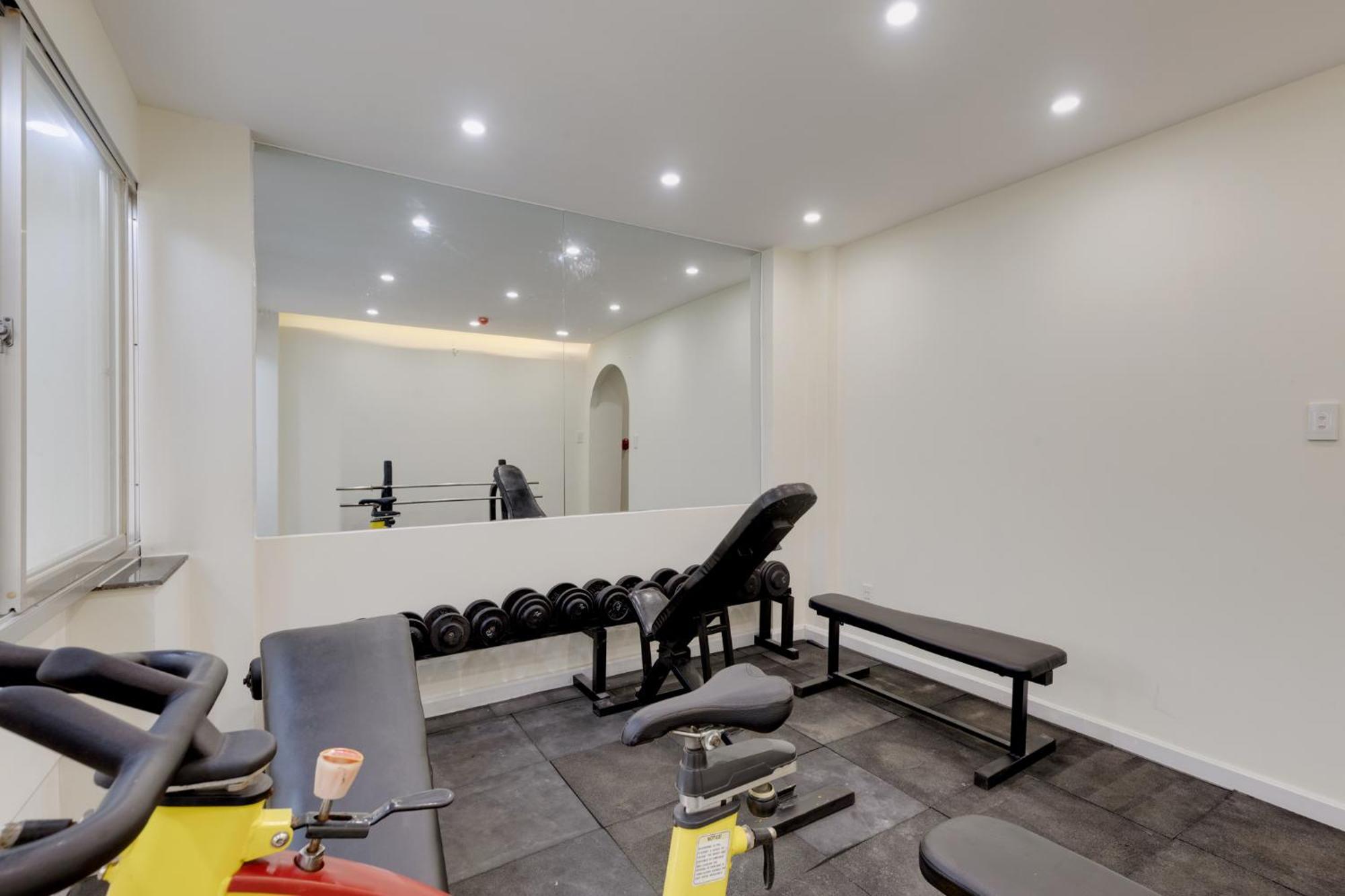 Hostel Saigon Authentic Alley Hostel - Signature Walking Neighborhood & City Tour, Cooking Class, Fresh Breakfast, Gym & Rooftop Billiard