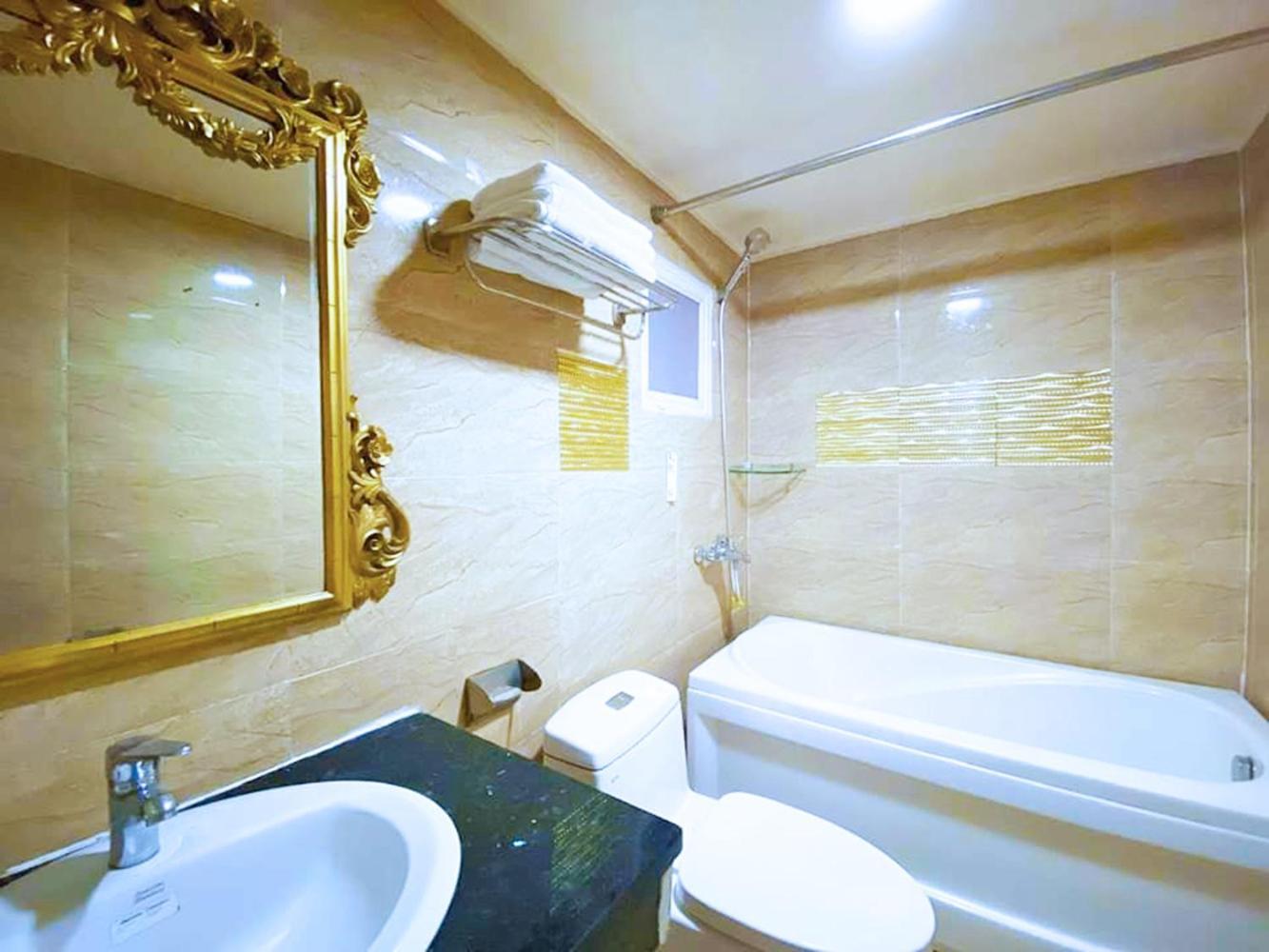 Crowne Bui Vien Hotel *