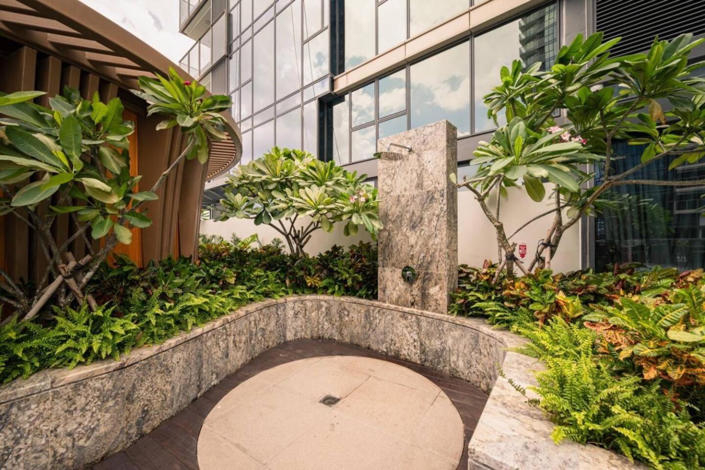 Imperial Metropole Saigon Apartment *