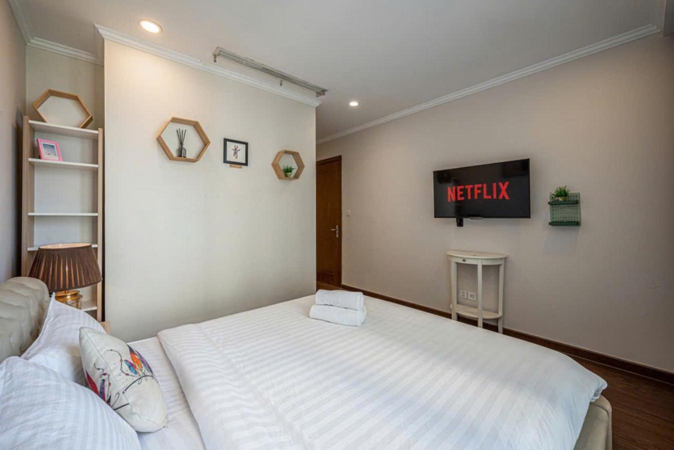 Luxury Vinhomes Park - Thamin Apartment