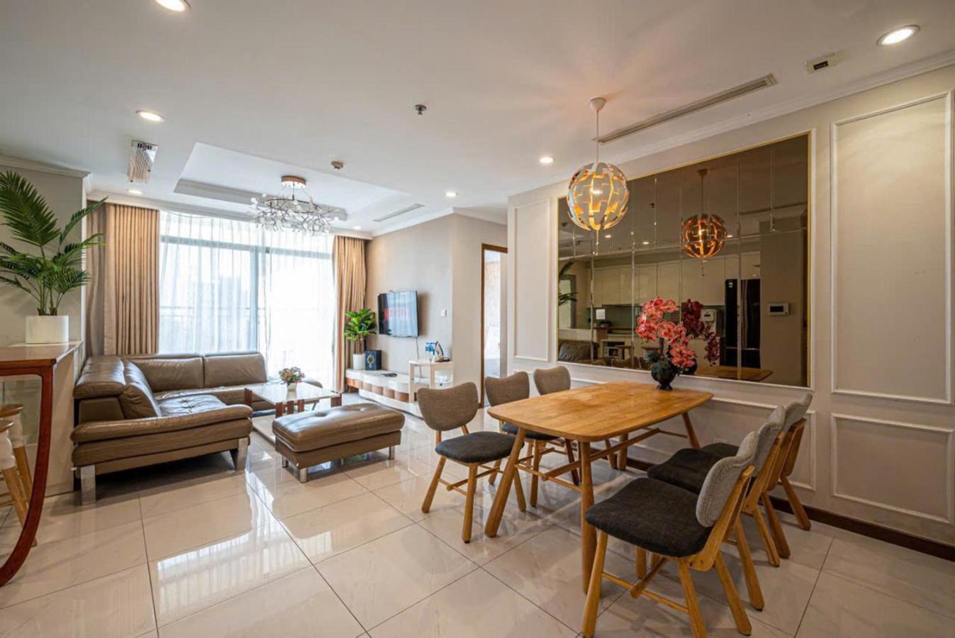 Luxury Vinhomes Park - Thamin Apartment *