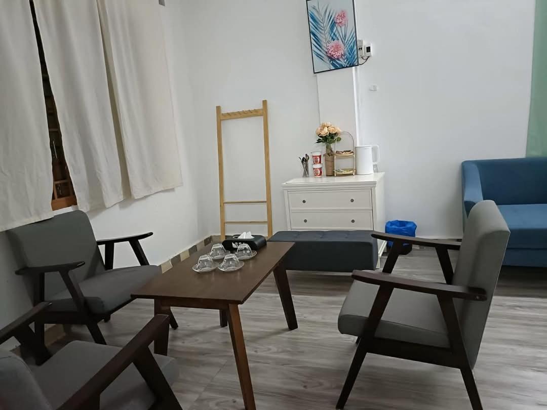 Apartment Nguyen Me Khang 2 *