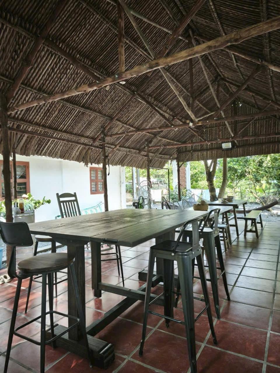 Apartment Nguyen Me Khang 2 *