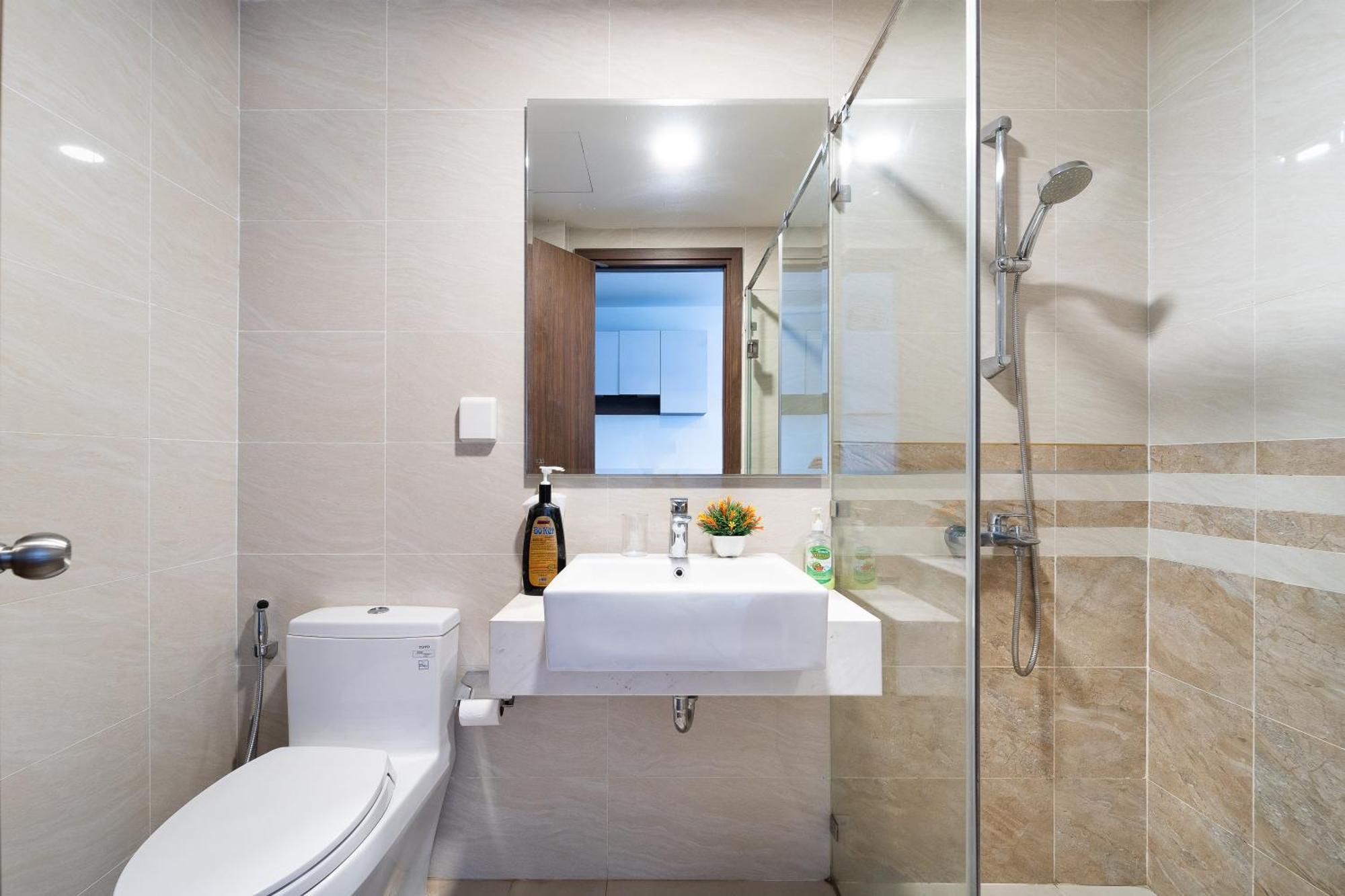 Modern Blue Retreat - Saigon Royal D4 - Hana *