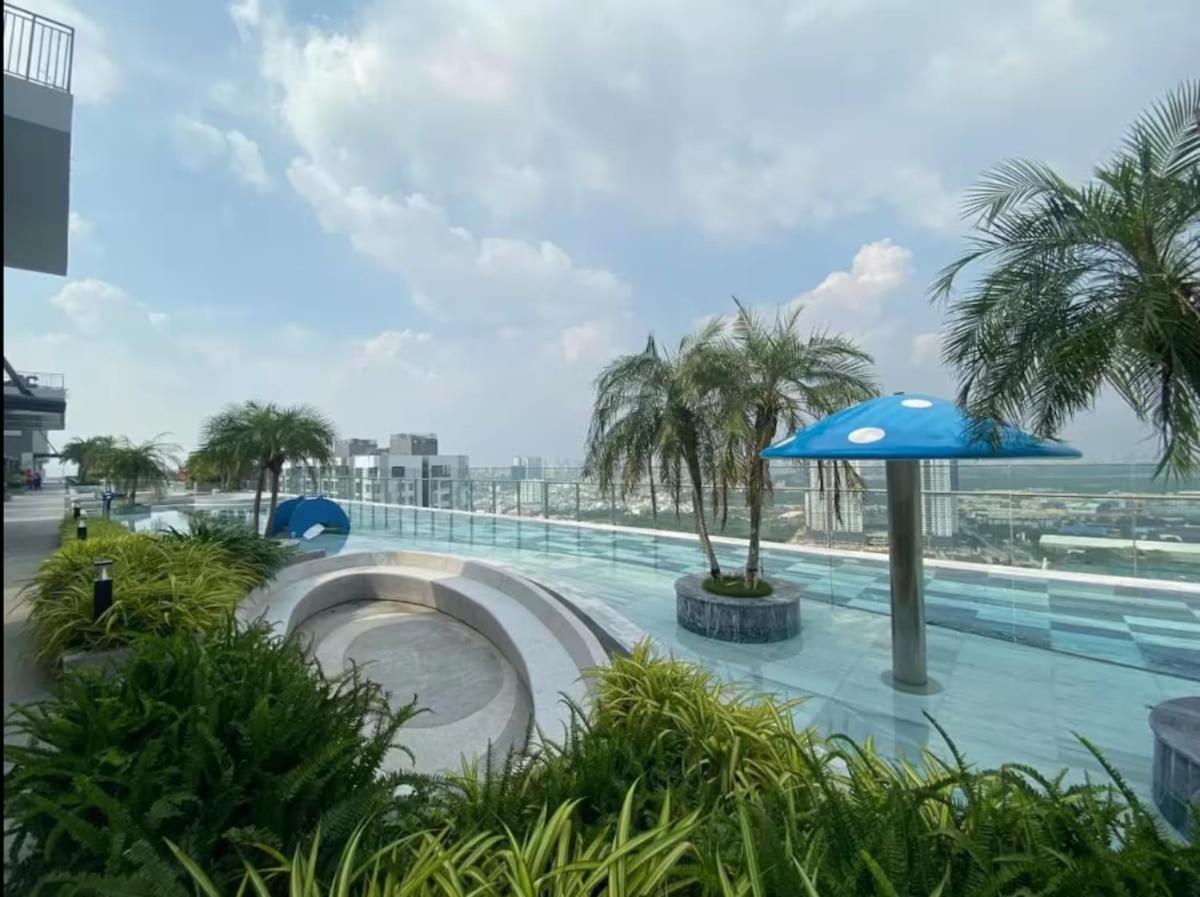 Genbee Harbour View - Infinity Swiming Pool * Ho Chi Minh City