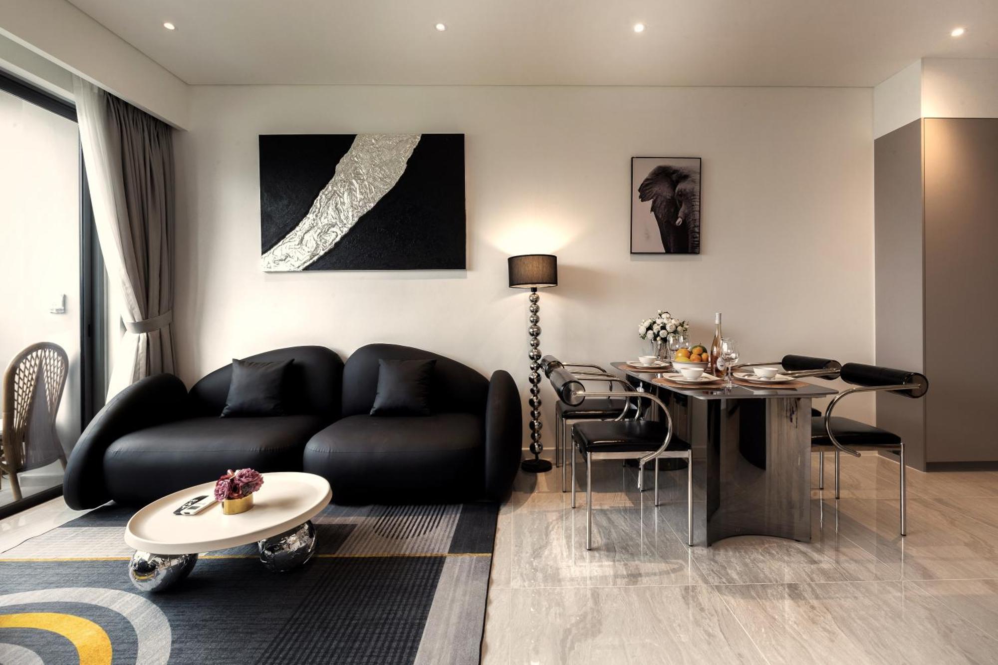 Metropole Square Cental Saigon Apartment *