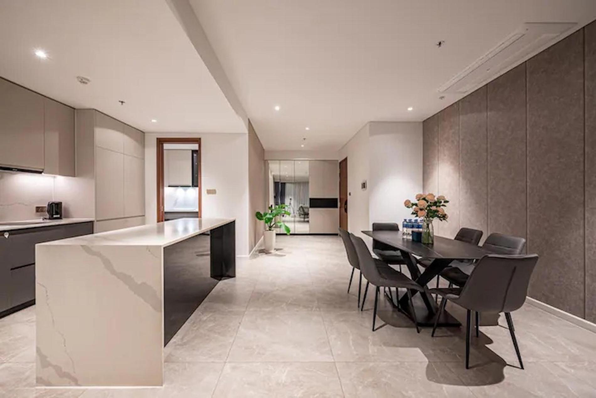 Metropole Square Cental Saigon Apartment