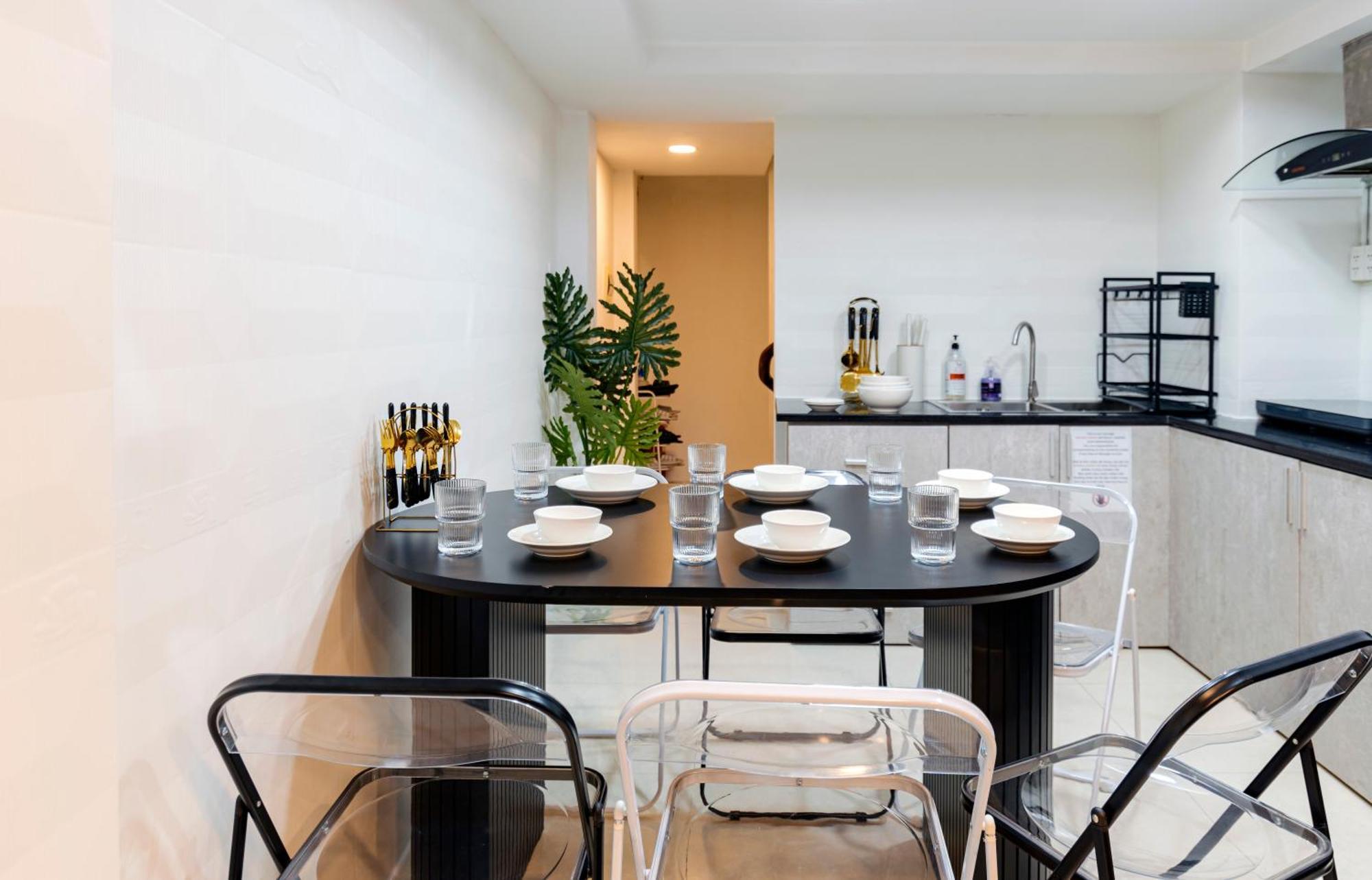 Entire House With Full Amenities - Near Bui Vien Walking Street , District 1 Holiday home *