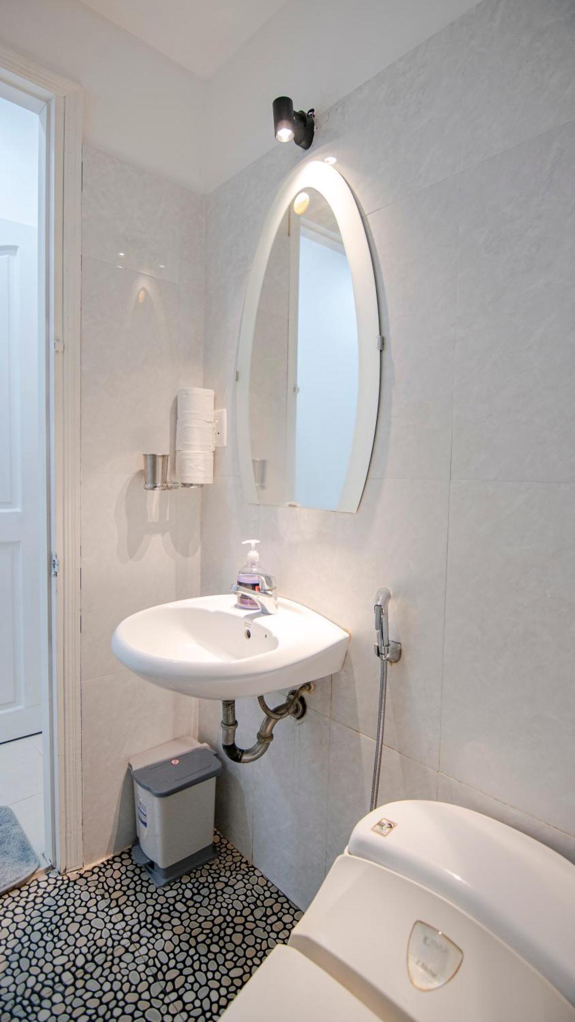 Entire House With Full Amenities - Near Bui Vien Walking Street , District 1 Holiday home Ho Chi Minh City