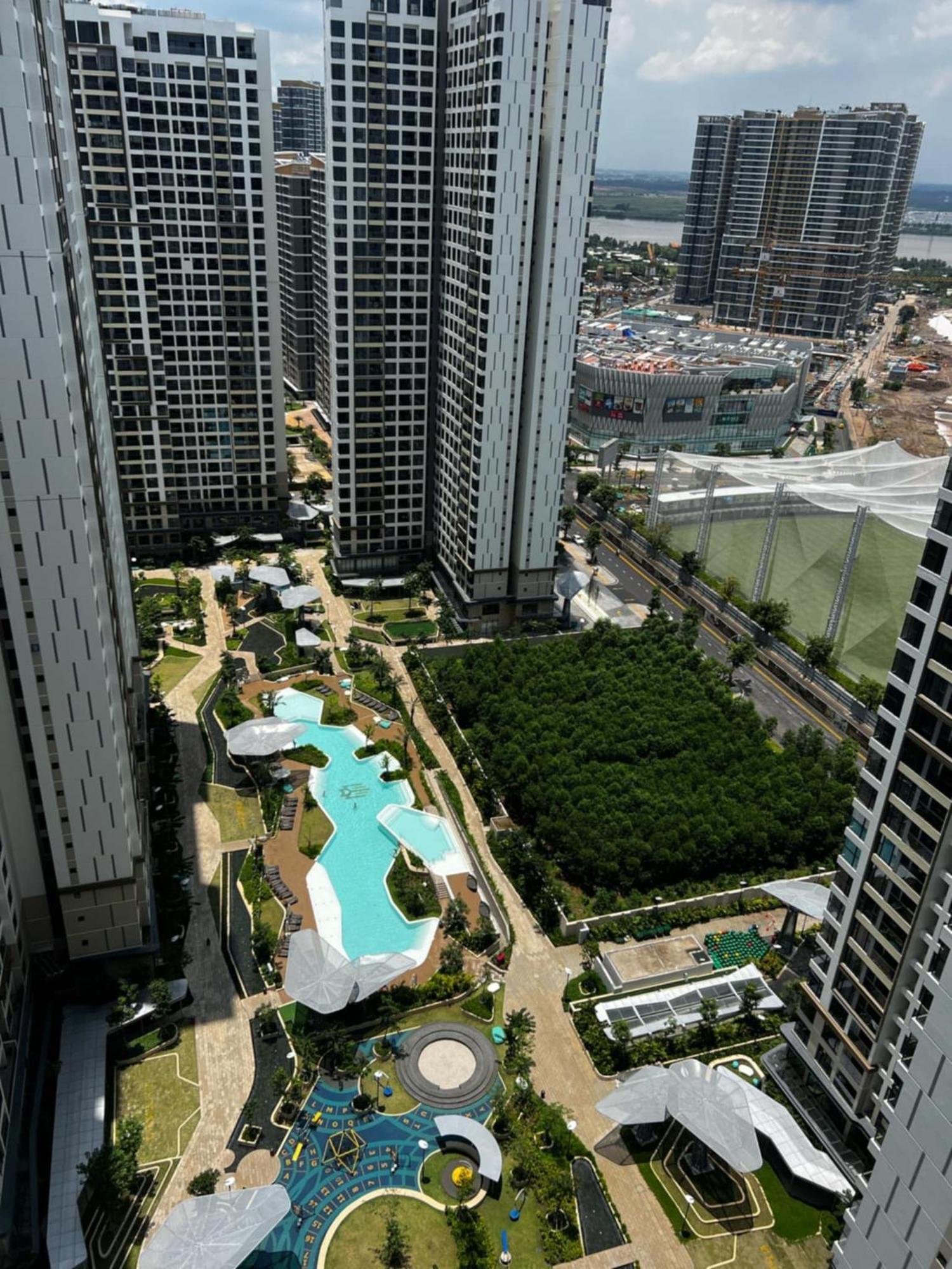 Vinhome Grandpark Tphcm Vietnam Masteri Centre Point Luxury With Adventure At Your Doorstep - Amusement Park & Poolside Comfort! Apartment