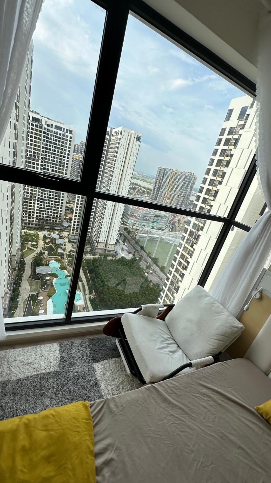 Vinhome Grandpark Tphcm Vietnam Masteri Centre Point Luxury With Adventure At Your Doorstep - Amusement Park & Poolside Comfort!