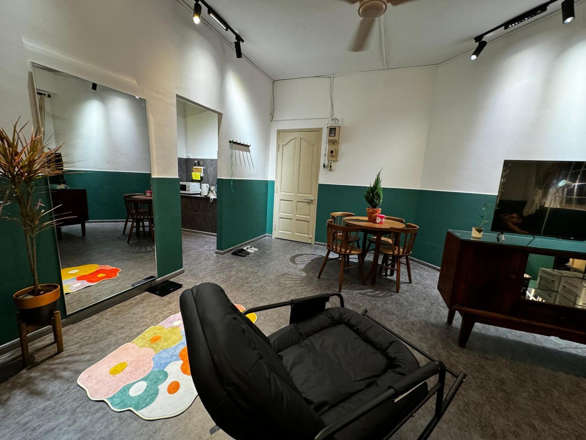 Theiphouse - 2br Premium