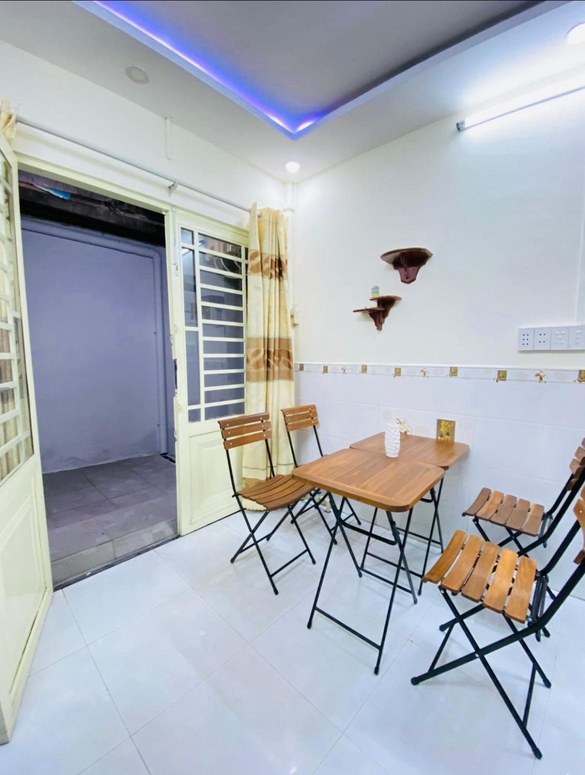 Lavie House *